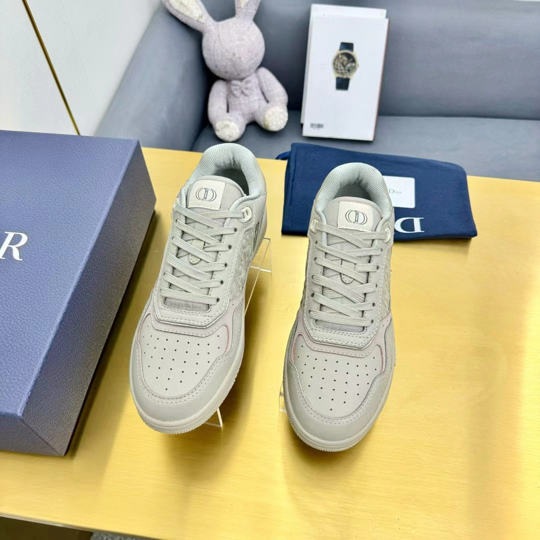 ua D*or b27 low-top sneaker beige grained calfskin and beige D*or gravity leather