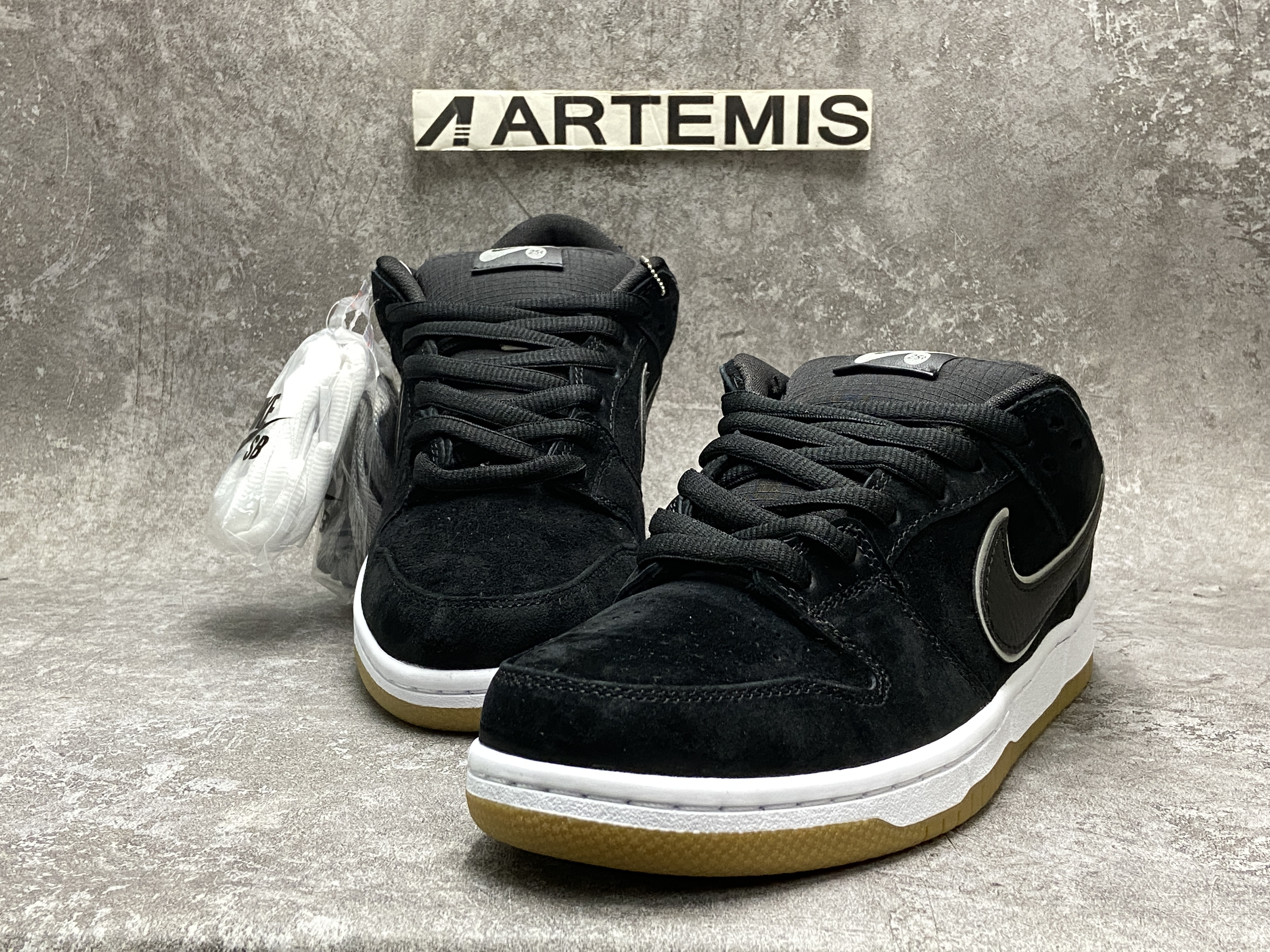 Nike SB Dunk Low Quartersnacks