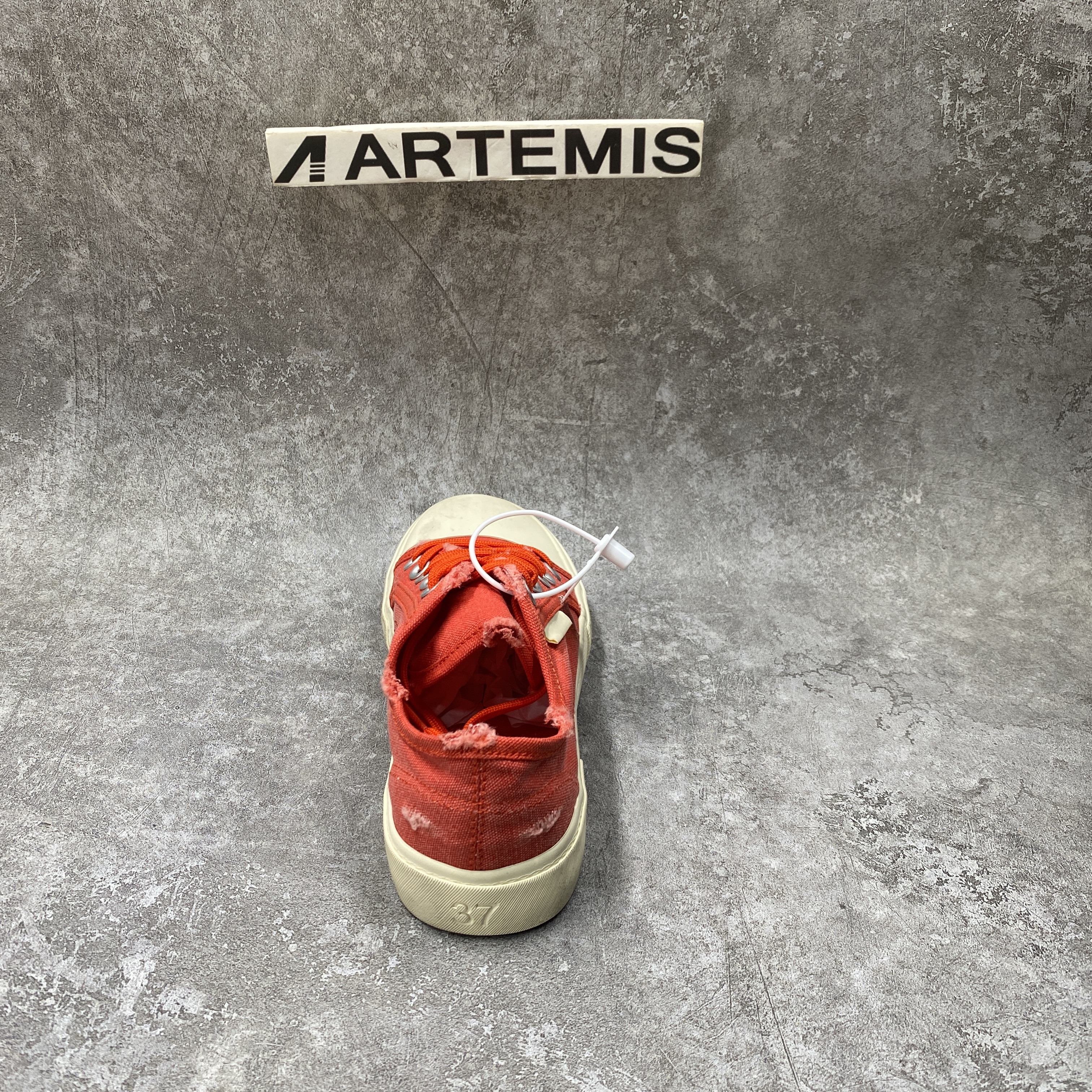 PARIS LOW TOP SNEAKER IN RED