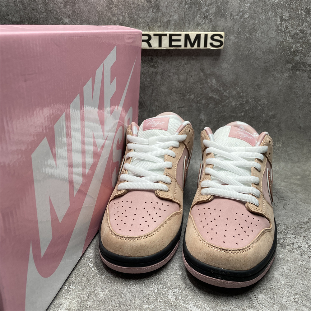 Nike SB Dunk Low Pink