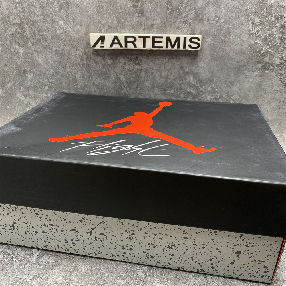 AIR JORDAN 4 RETRO