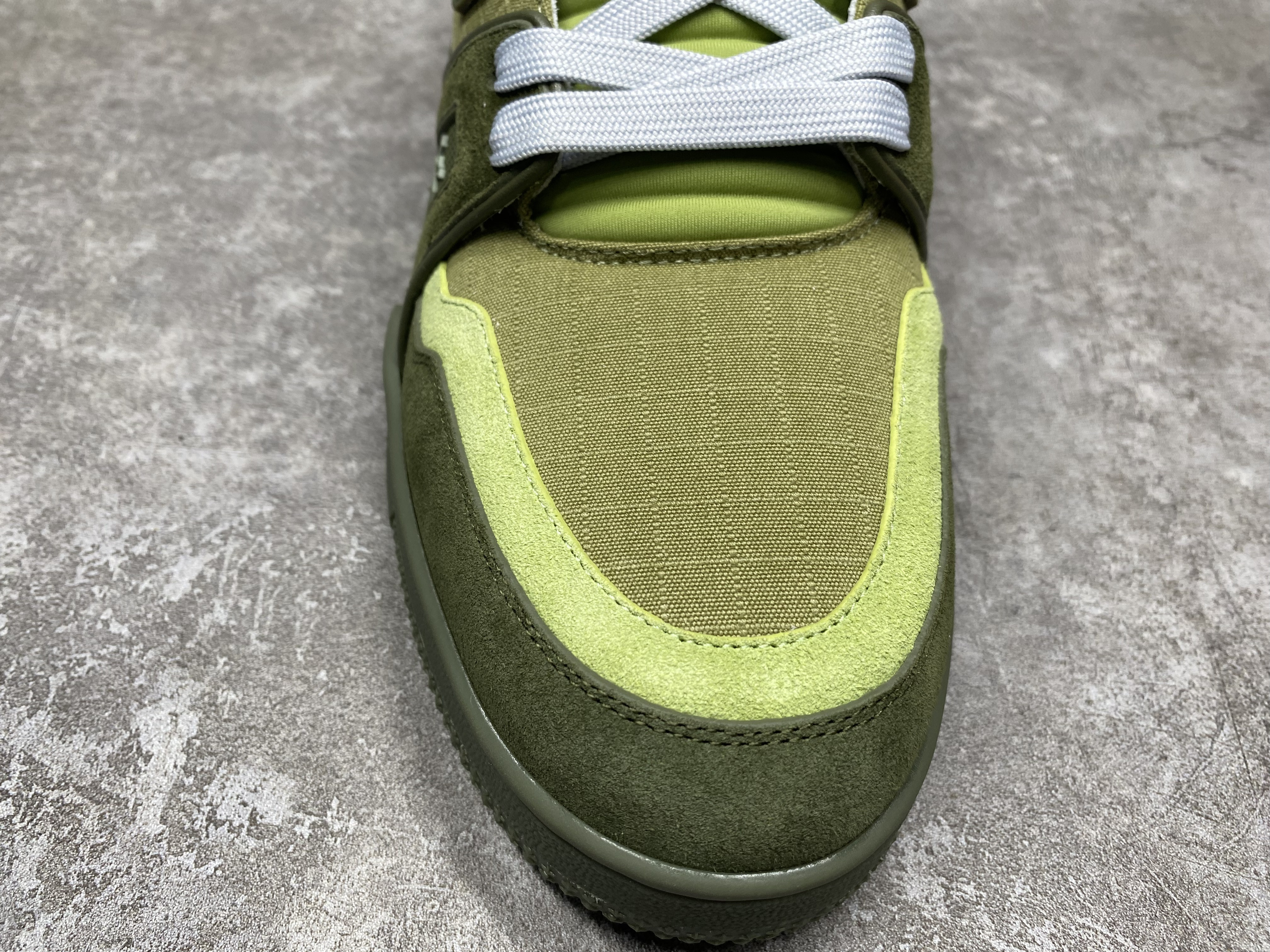 UA LV trainer Sneakers