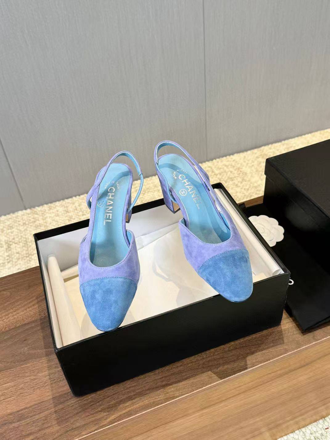 ua Ch*el slingbacks