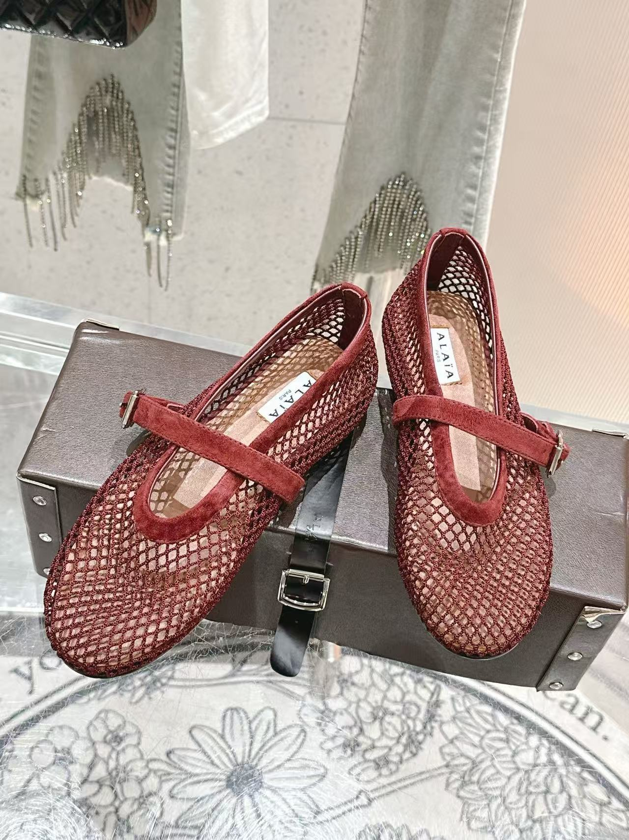 UA ALAÏA BALLET FLATS IN FISHNET