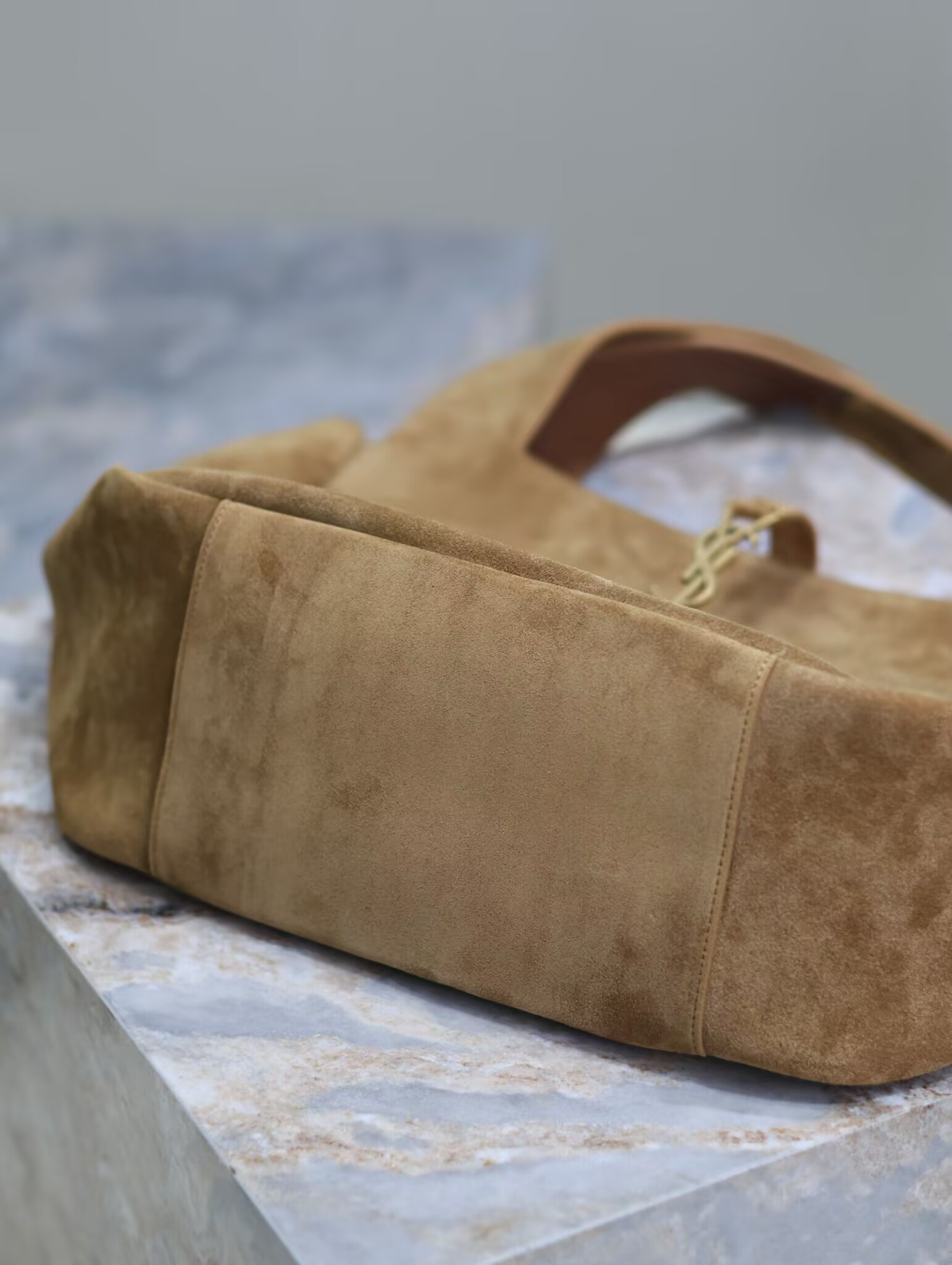 Y*L le 5 à 7 bea in suede 50×28×18cm