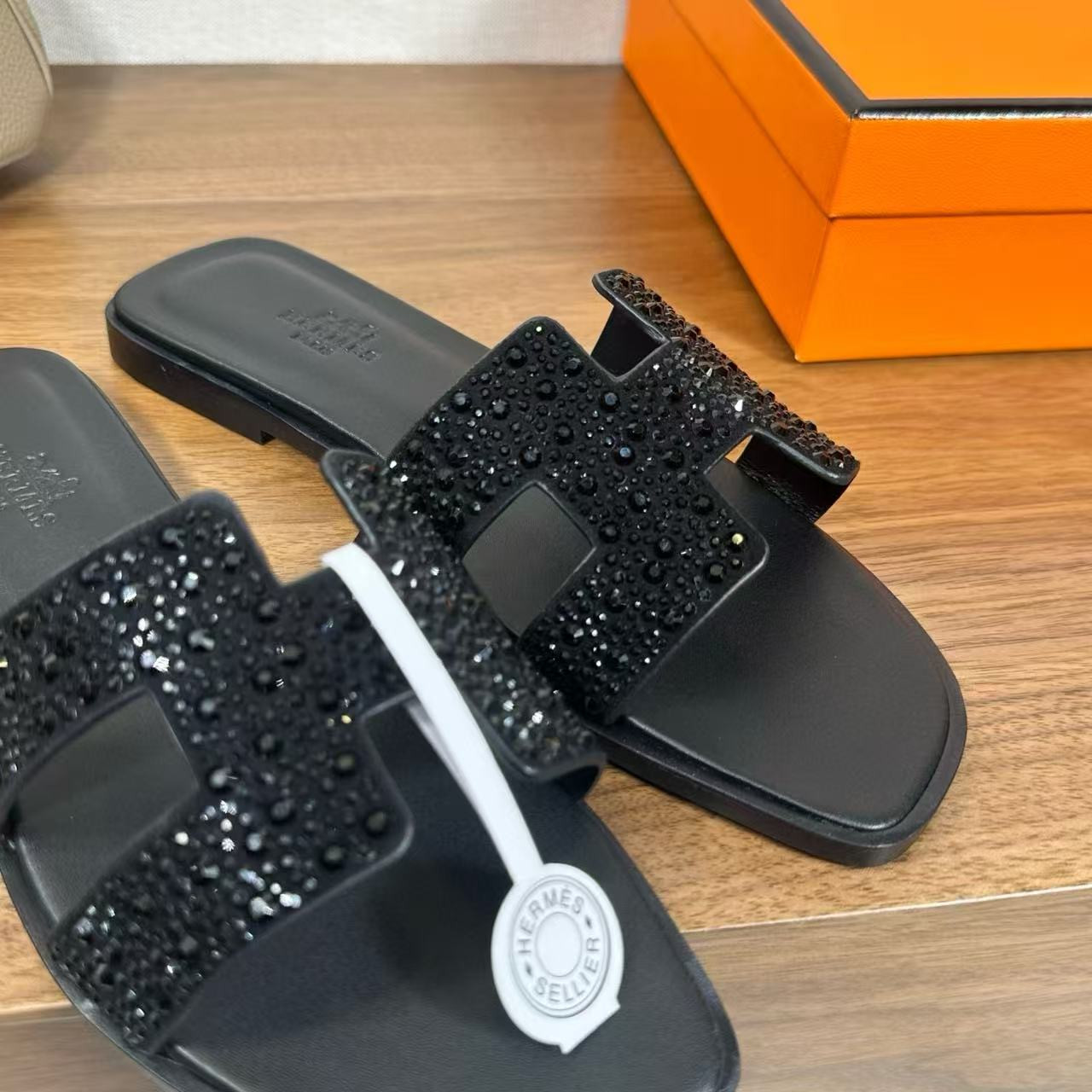 ua H**me5 oran sandal