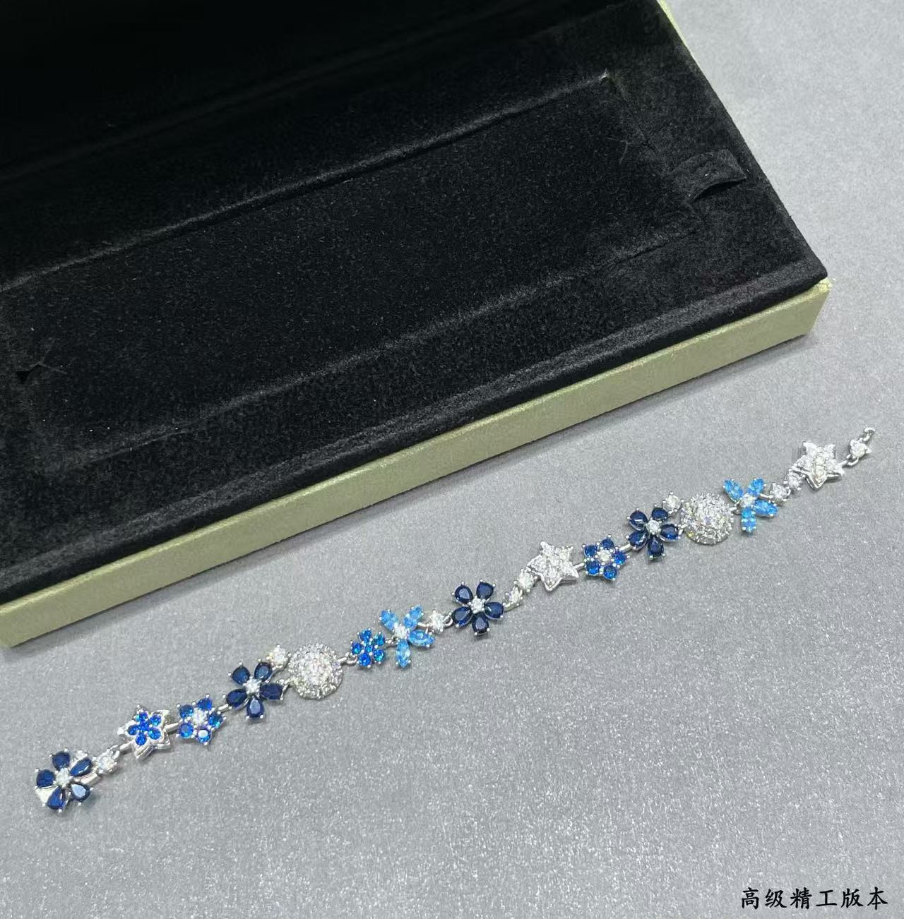 V*N CL*F & arpels colored floral bracelet