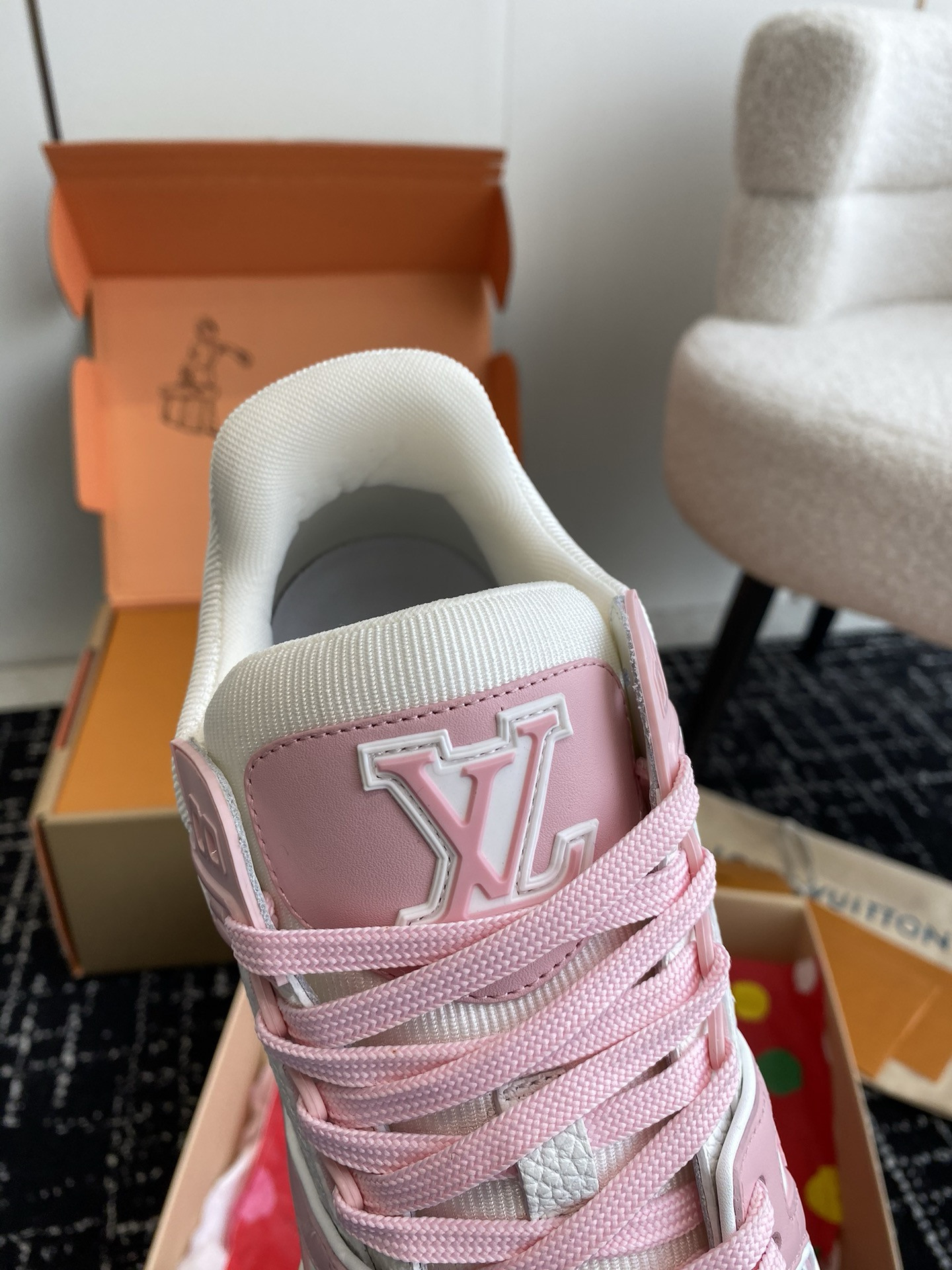 UA LV Trainer Sneaker