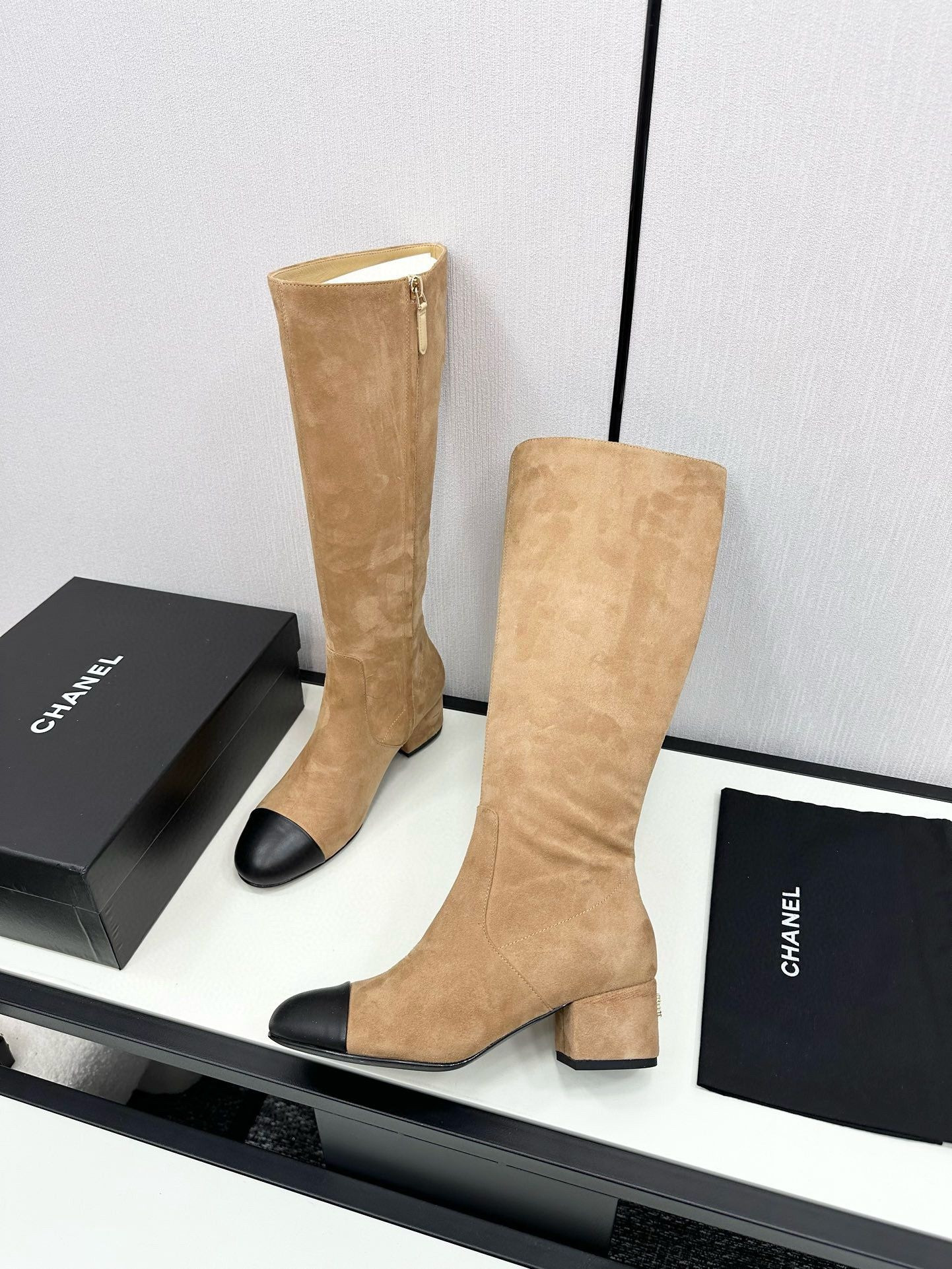ua Ch*el boots