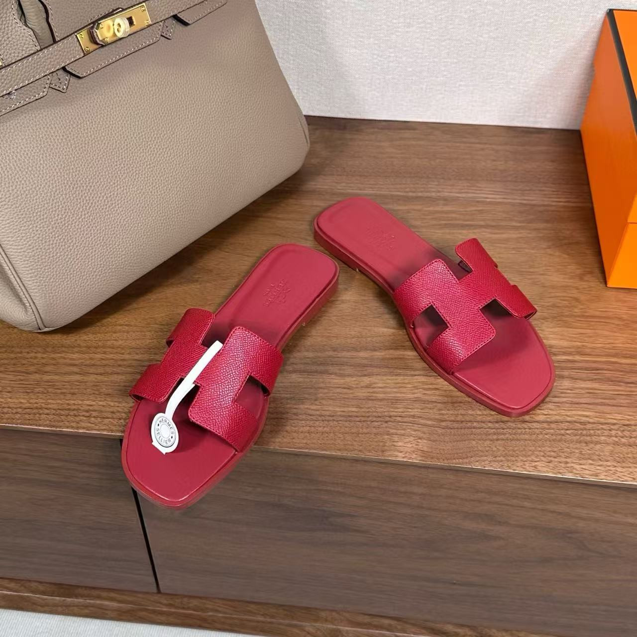 ua H**me5 oran sandal
