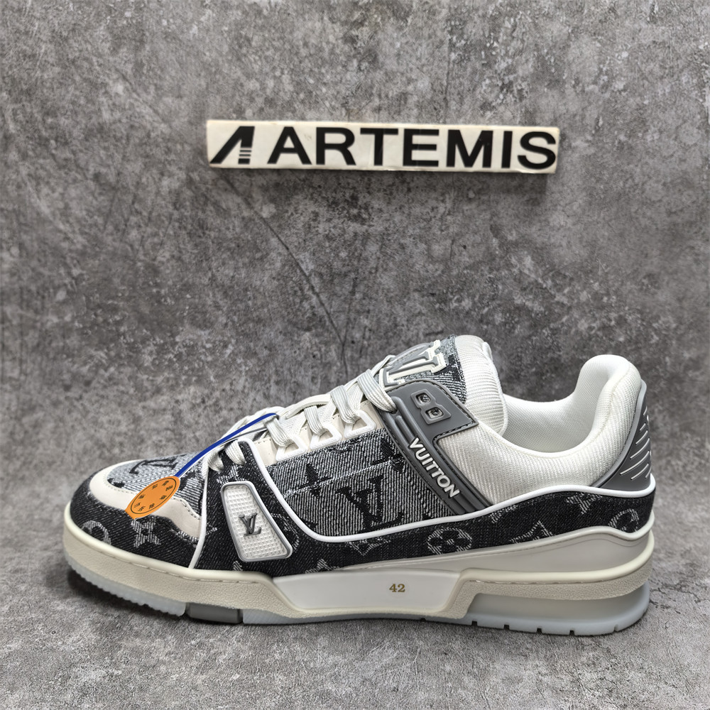 UA LV Trainer Sneaker