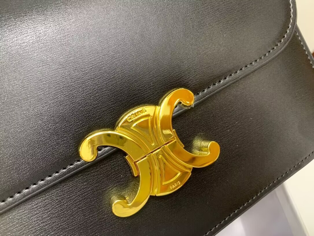 Ce**e triomphe bag 22x16.5x7cm