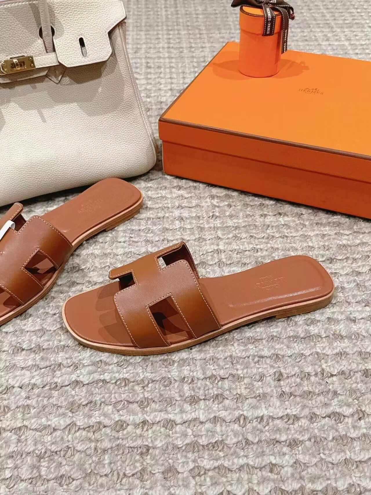 ua H**me5 oran sandal