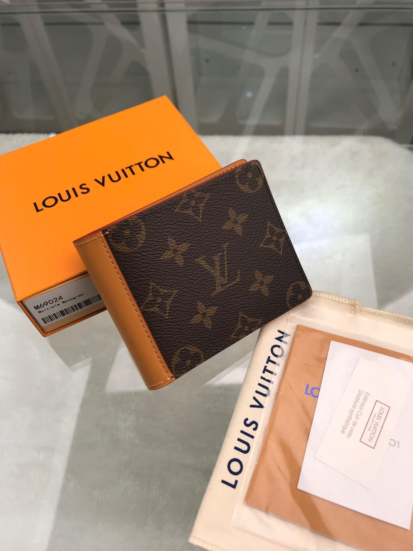 MULTIPLE WALLET M69024