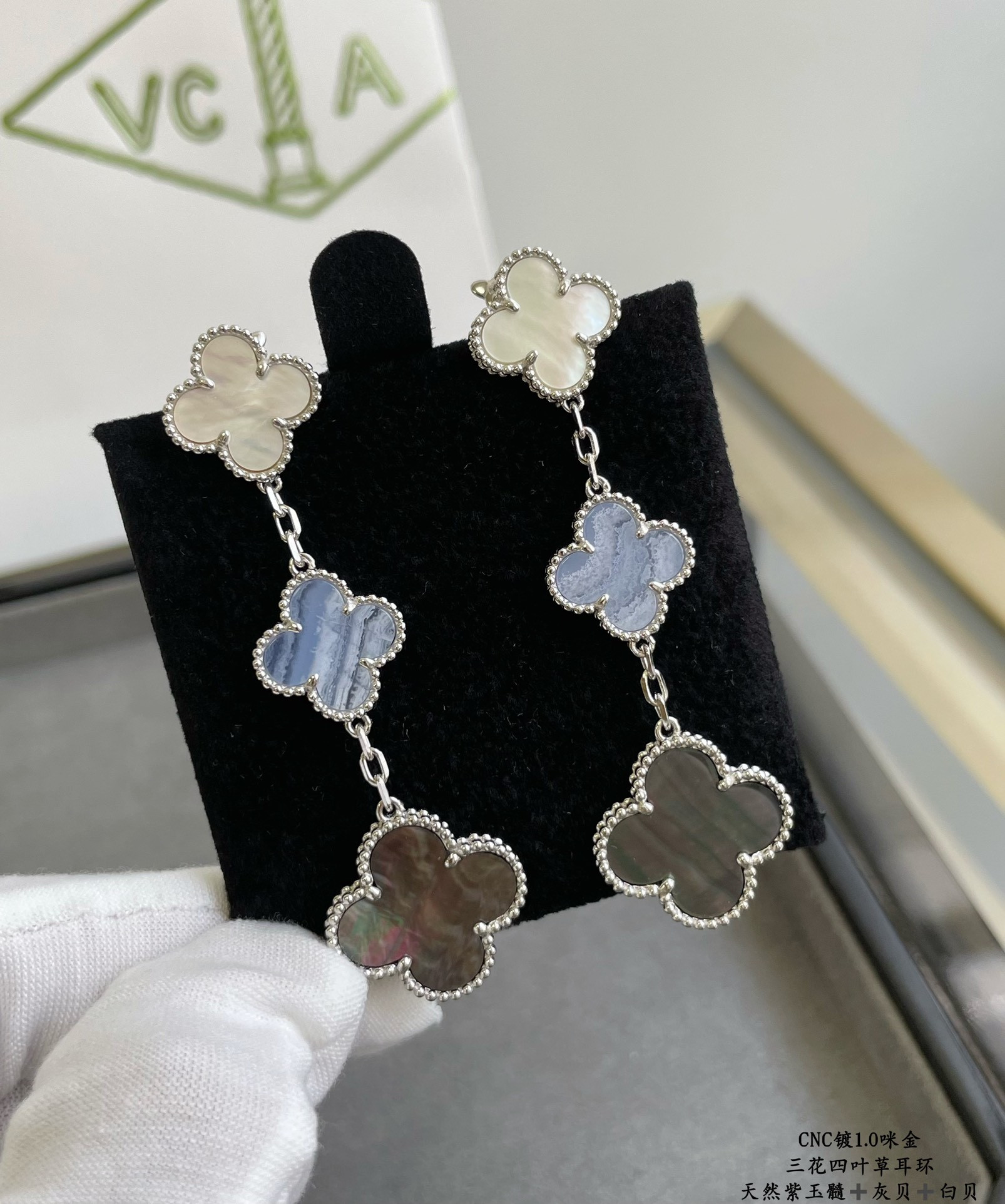 V*N CL*F & arpels three-leaf clover earrings
