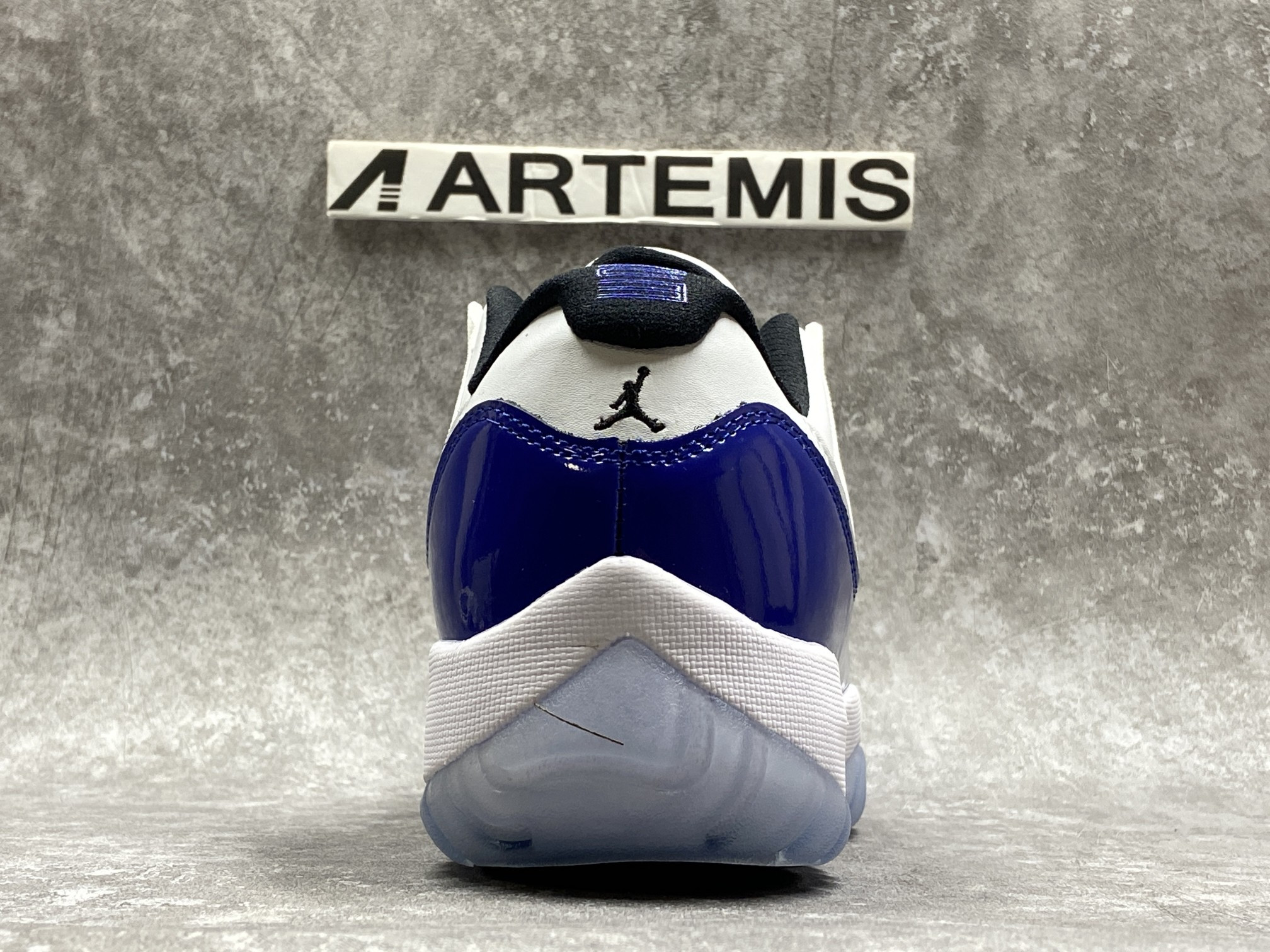 Air Jordan 11 Retro Low White Concord