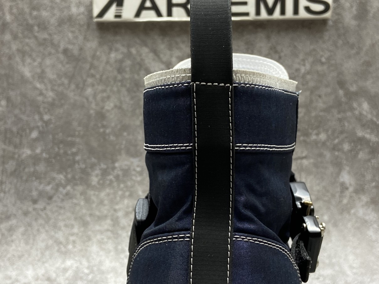 D*or b23 high top blue