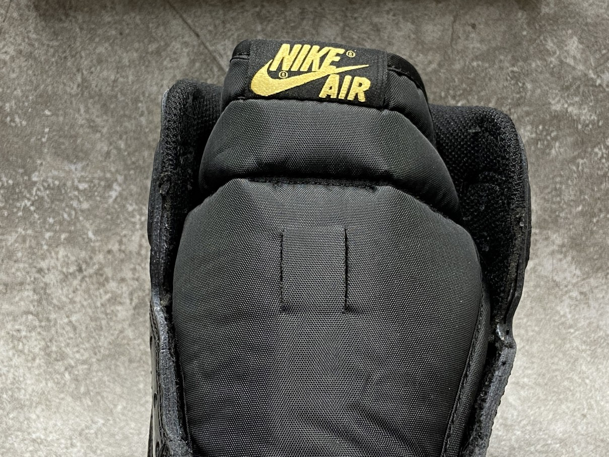 Air Jordan 1 Retro High Black Metallic Gold