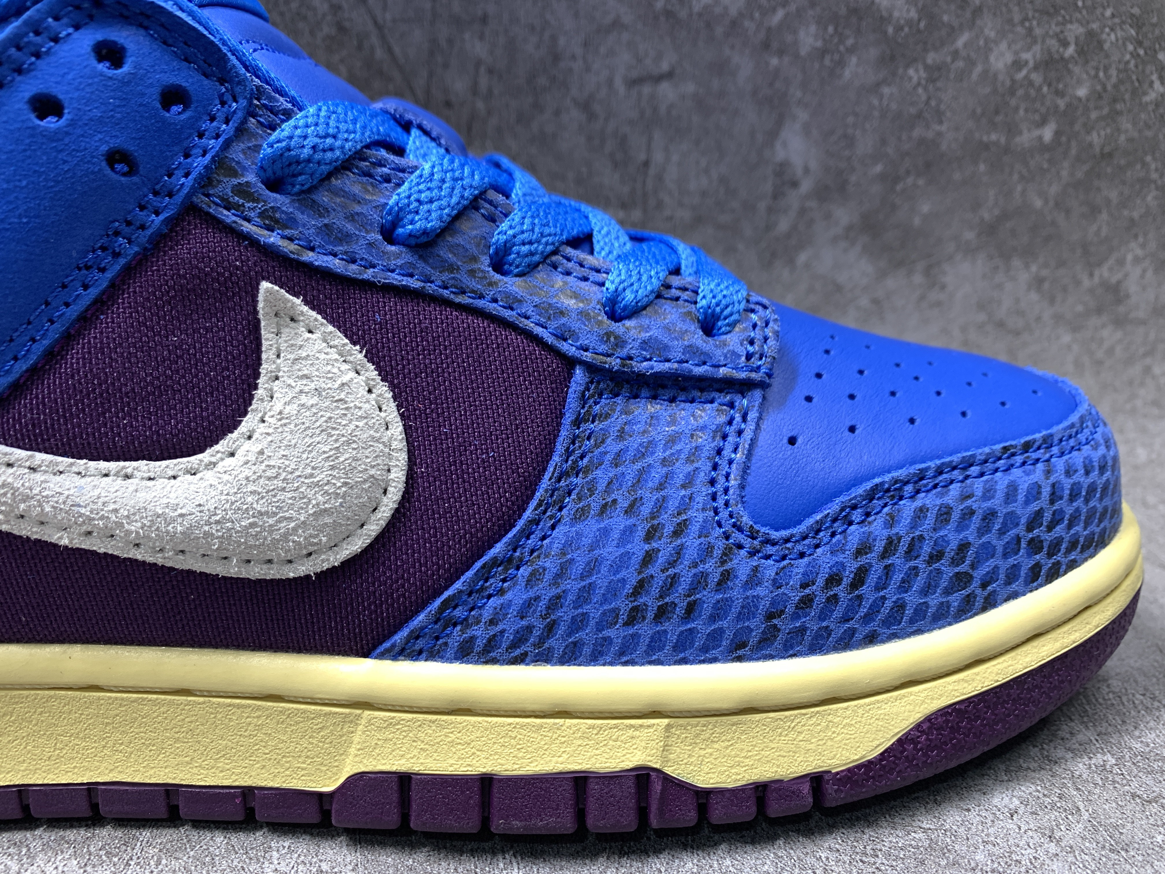 Nike Dunk Low UNDEFEATED Dunk vs. AF1