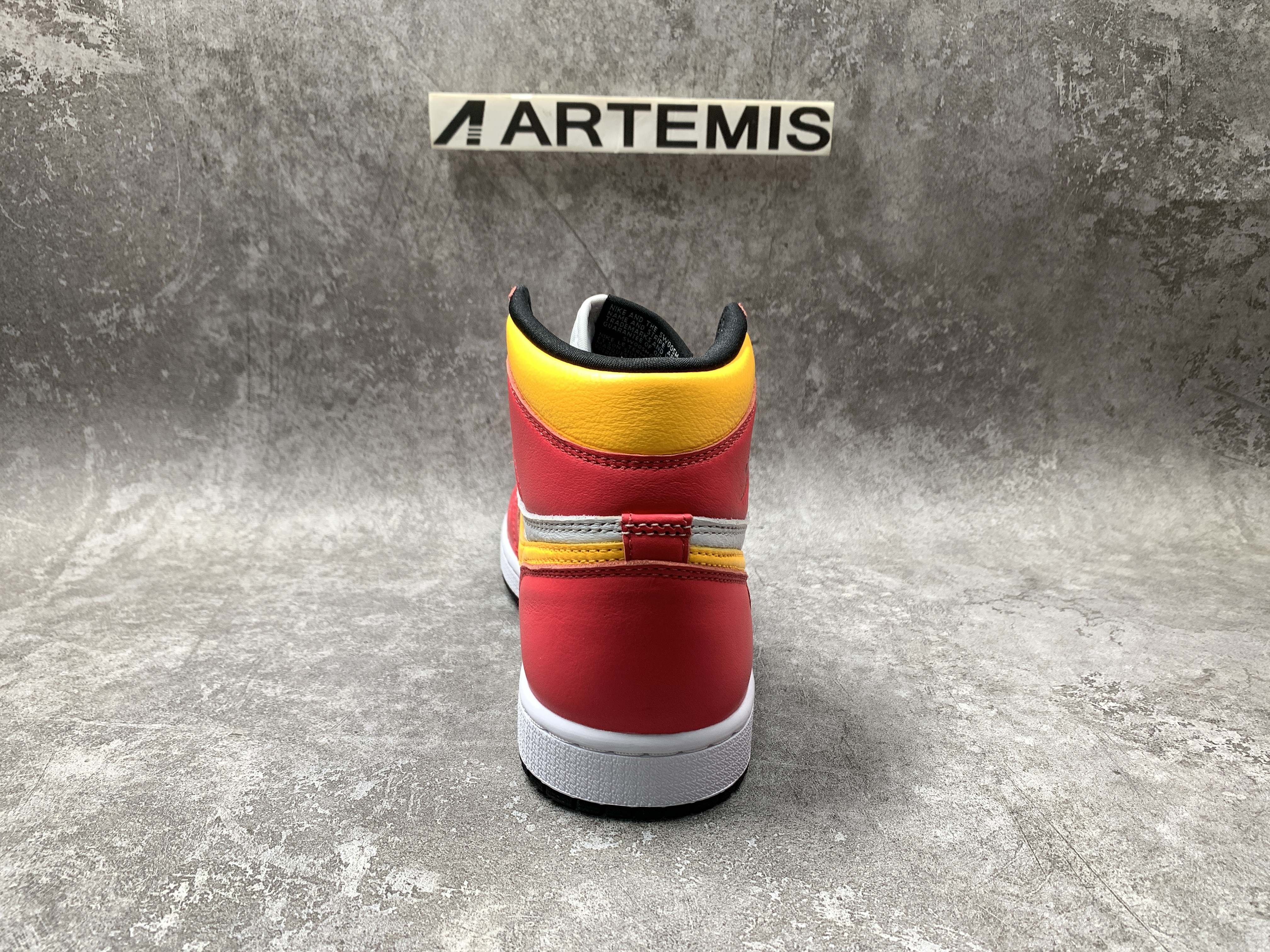 Air Jordan 1 Retro High OG Light Fusion Red