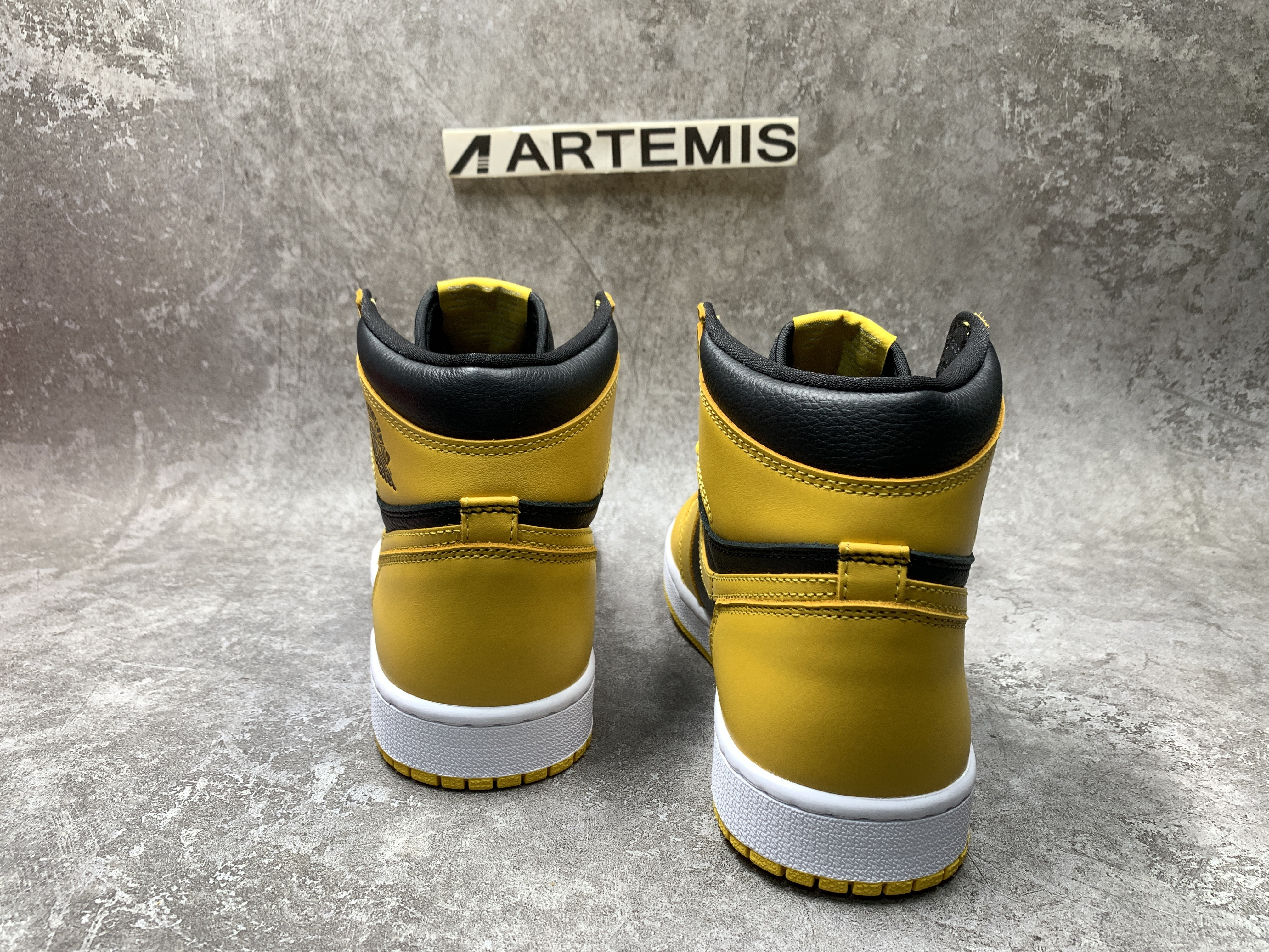 Air Jordan 1 High Retro OG Pollen