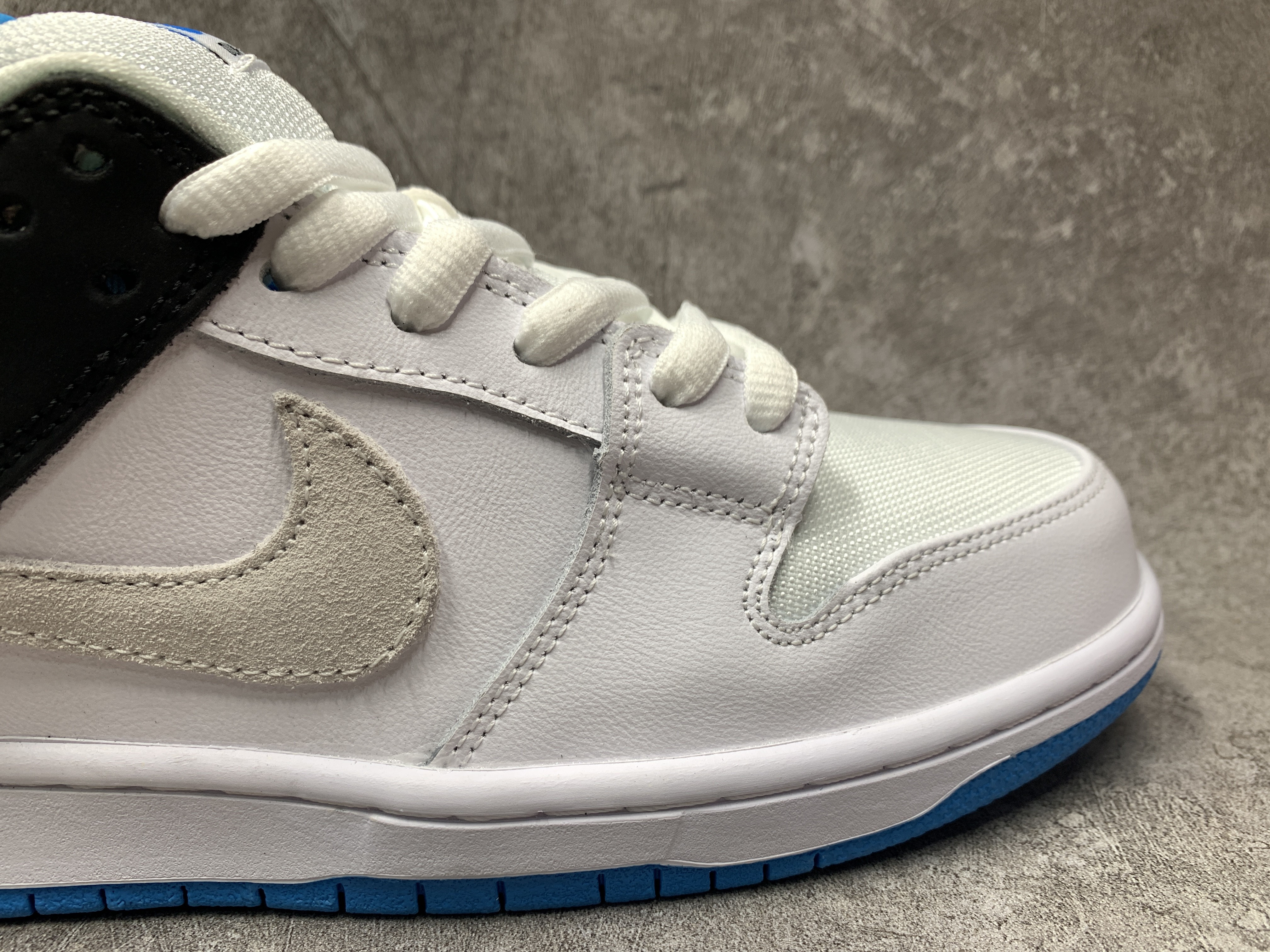 Nike SB Dunk Low Laser Blue