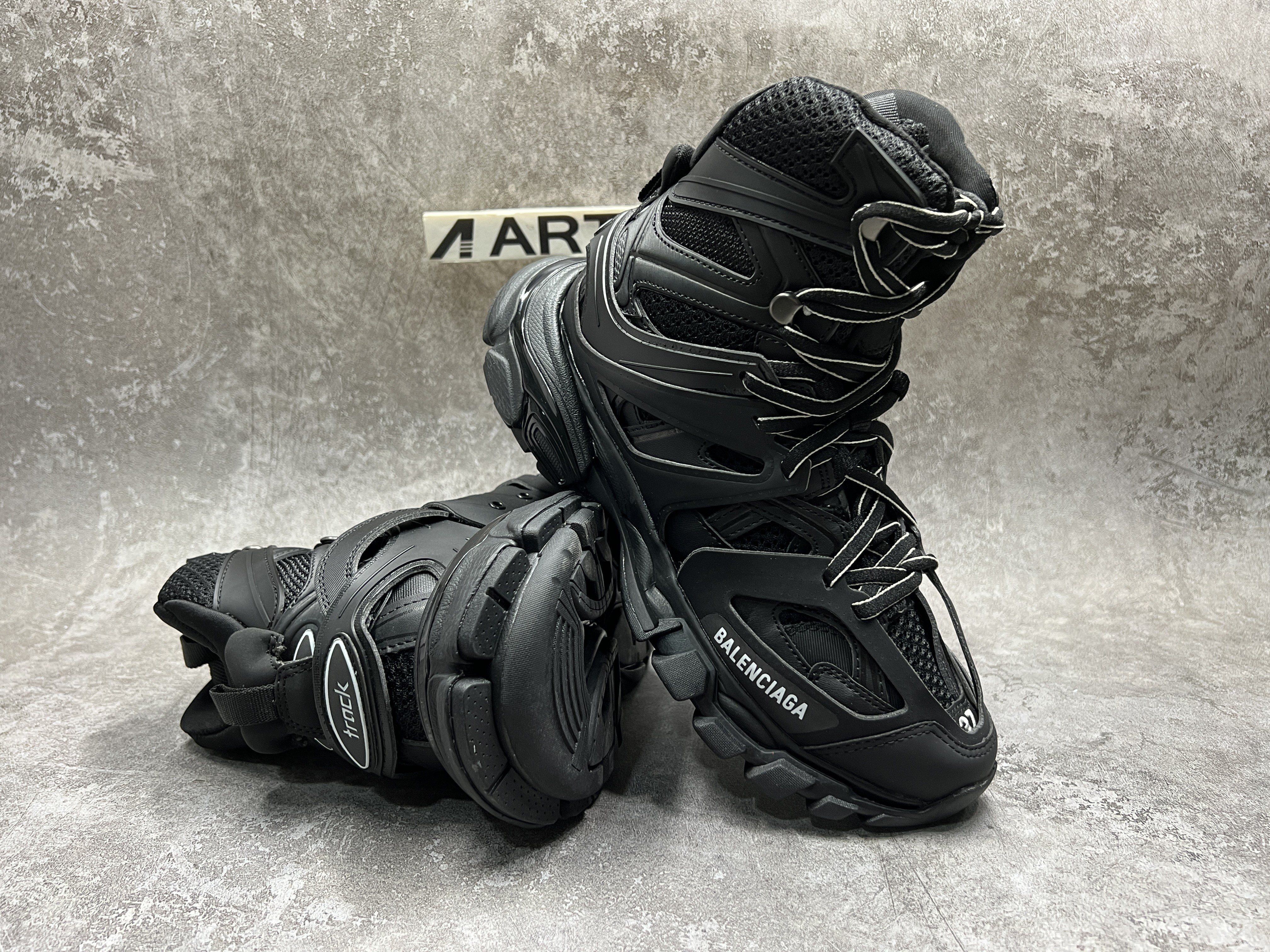 Balenciga Track Hike Black