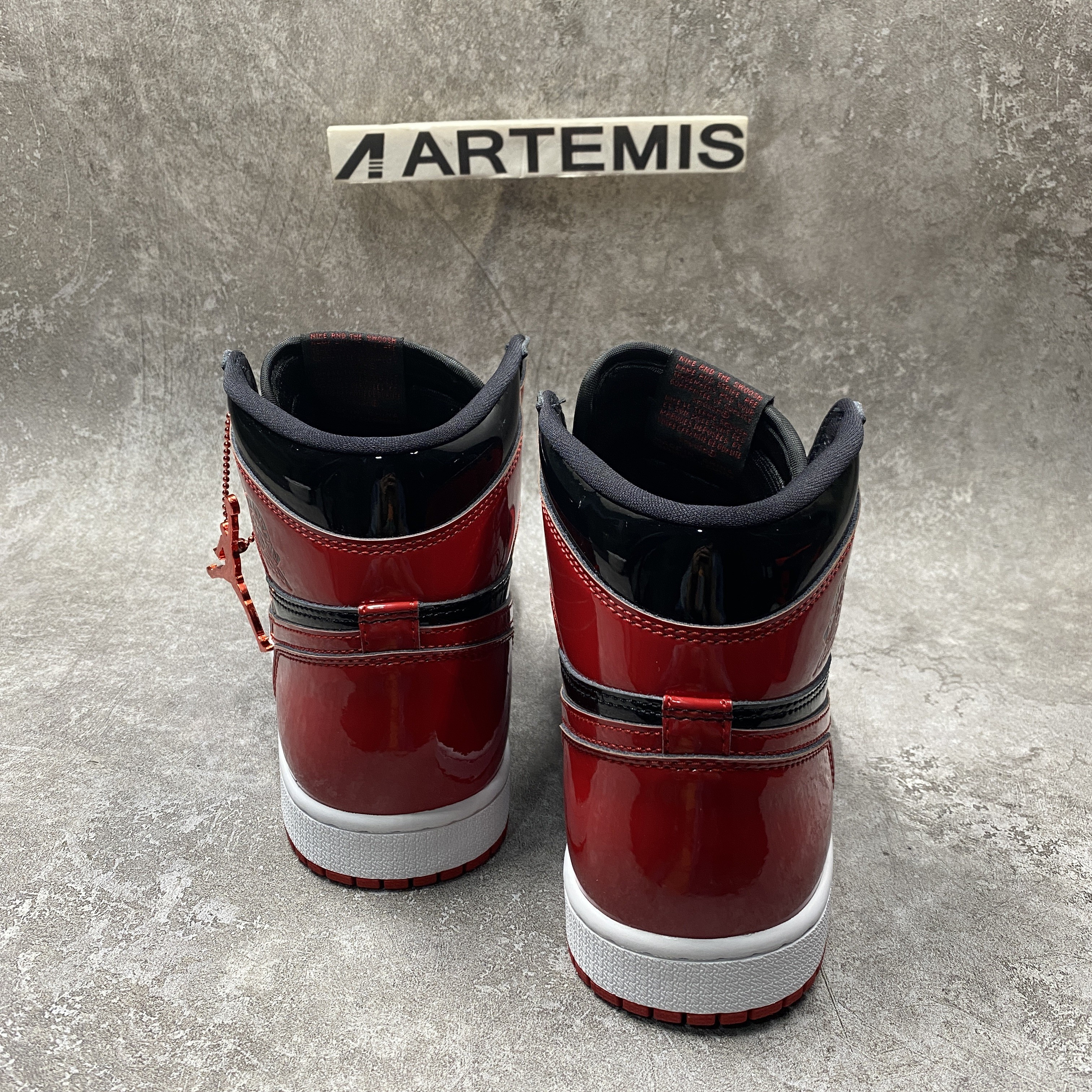 Air Jordan 1 Retro High OG Patent Bred