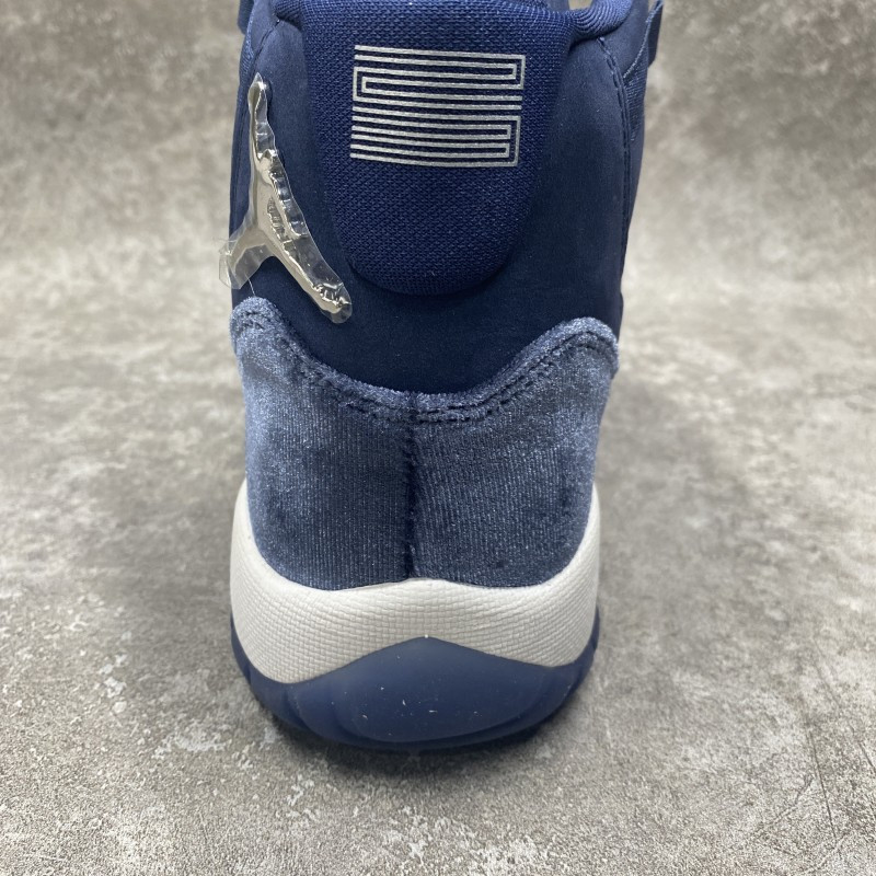 Air Jordan 11 Midnight Navy
