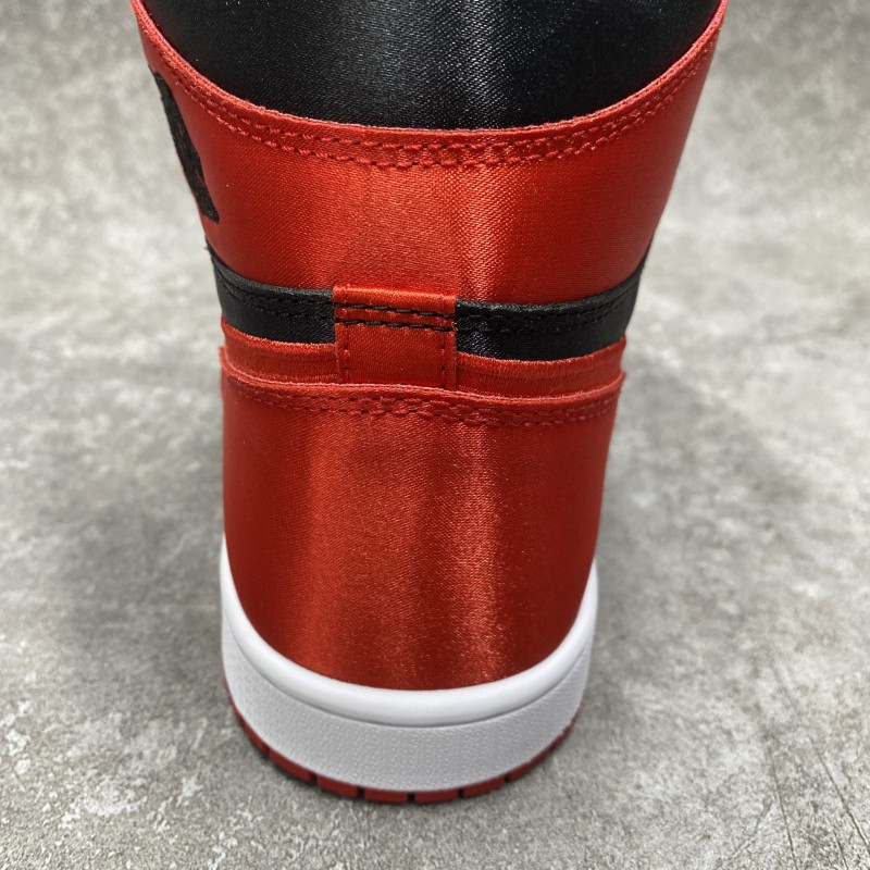 Air Jordan 1 High OG WMNS Satin Bred