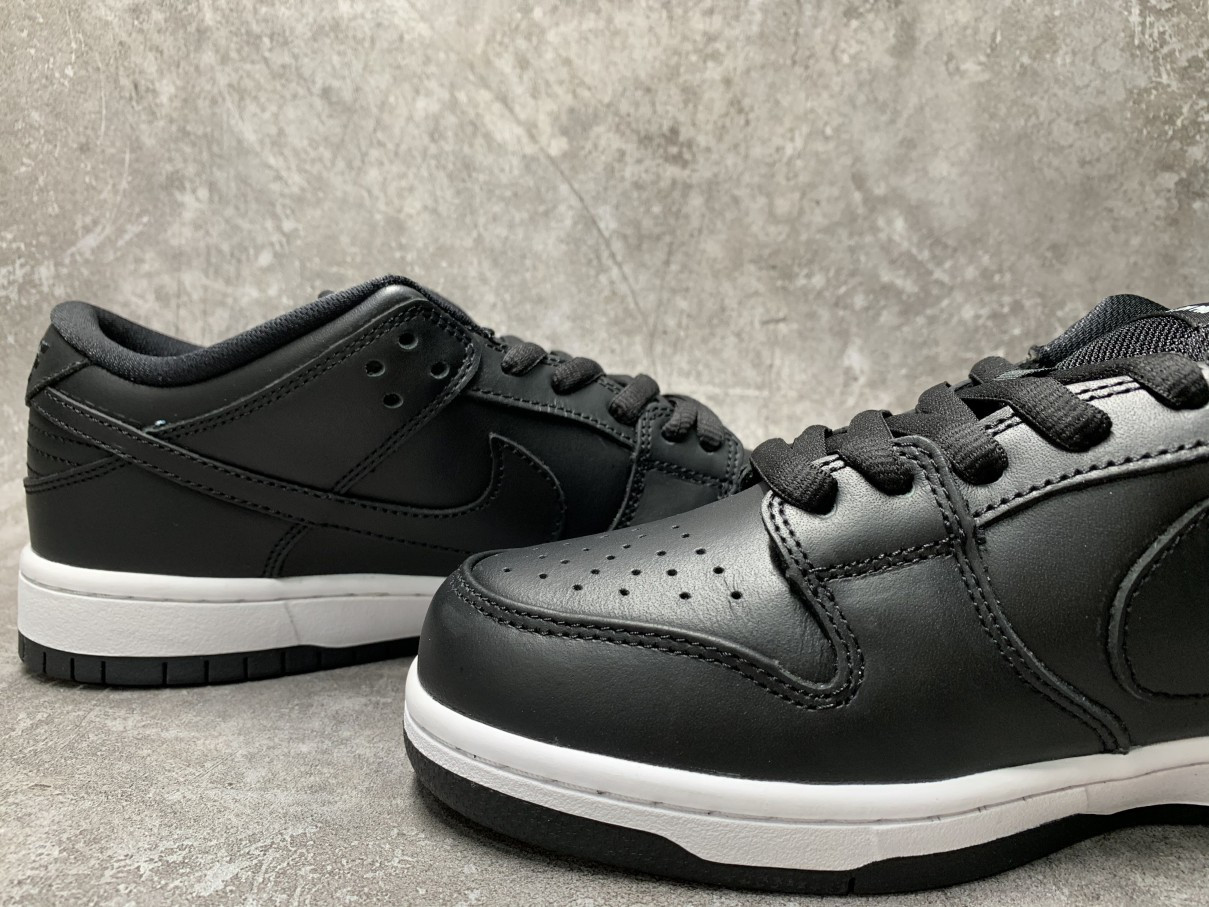 Nike Dunk SB Low Black