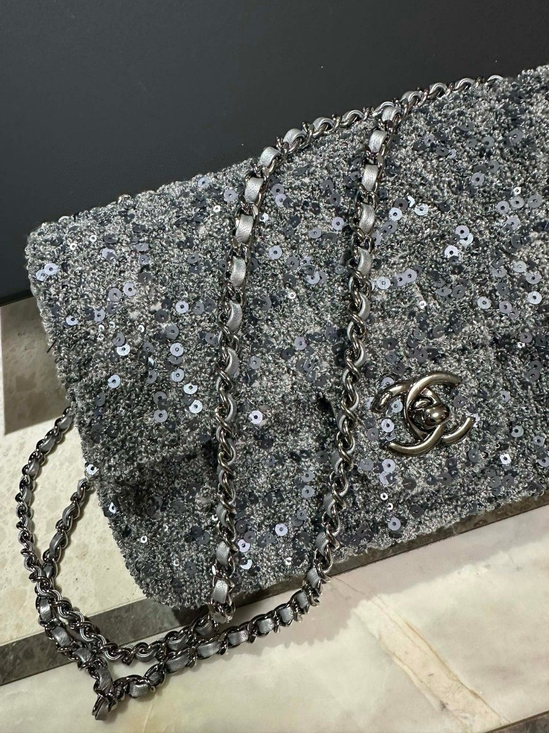 Ch*el sequin flap bag 20cm