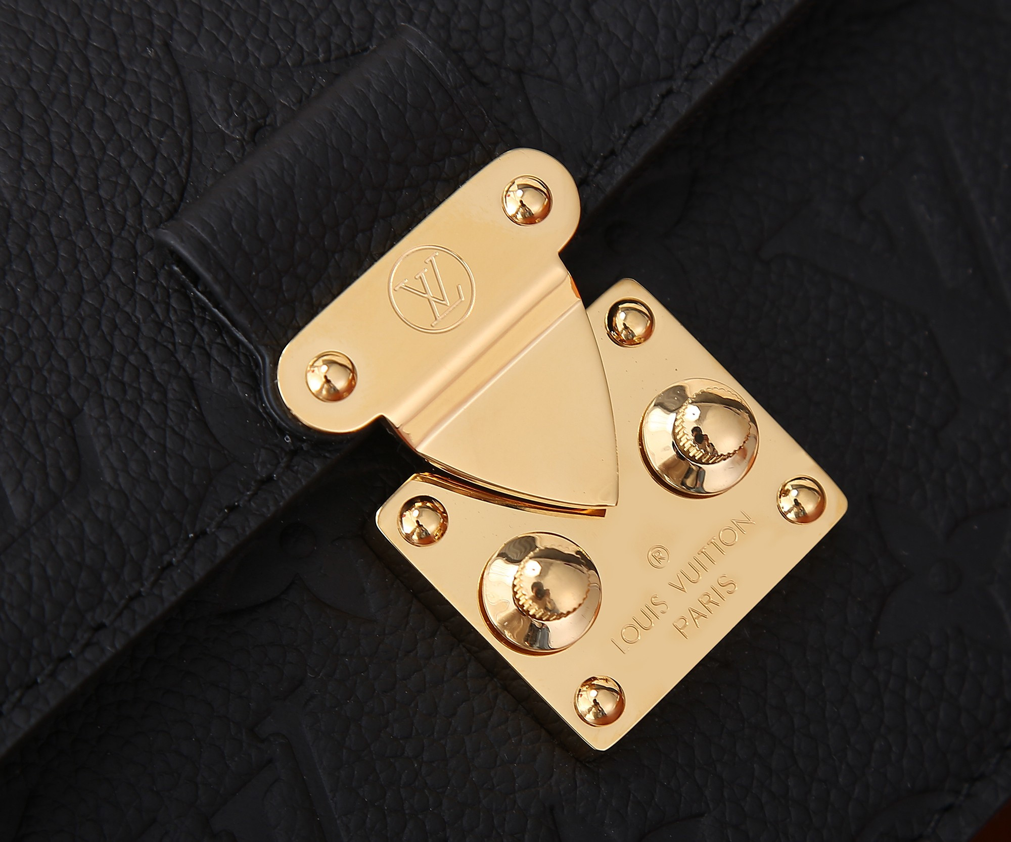 LV Wallet On Chain Métis   M82637 7.5 x 4.3 x 2.2 inches