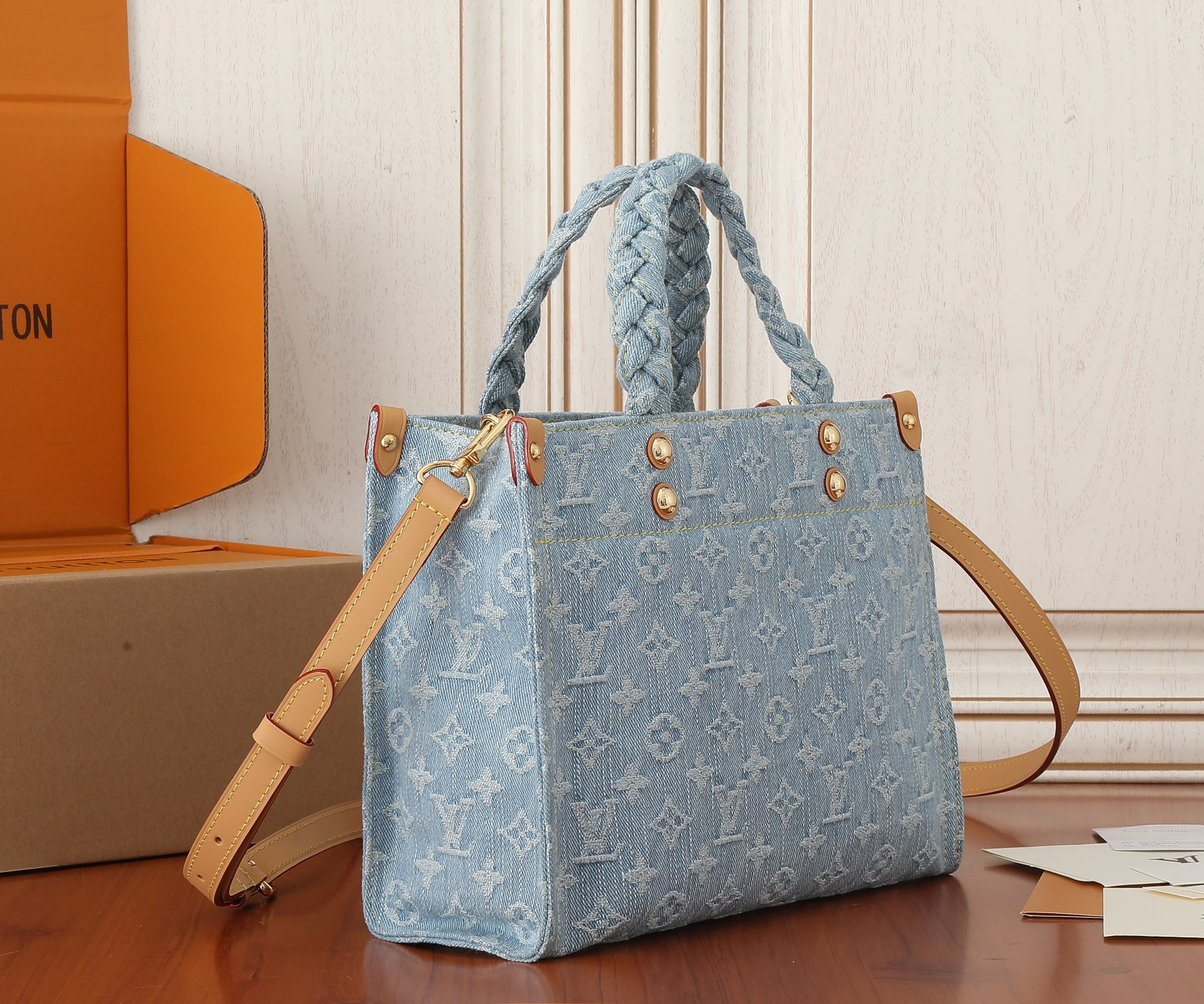 LV Let Go PM M42897  11 x 9.1 x 4.1 in
