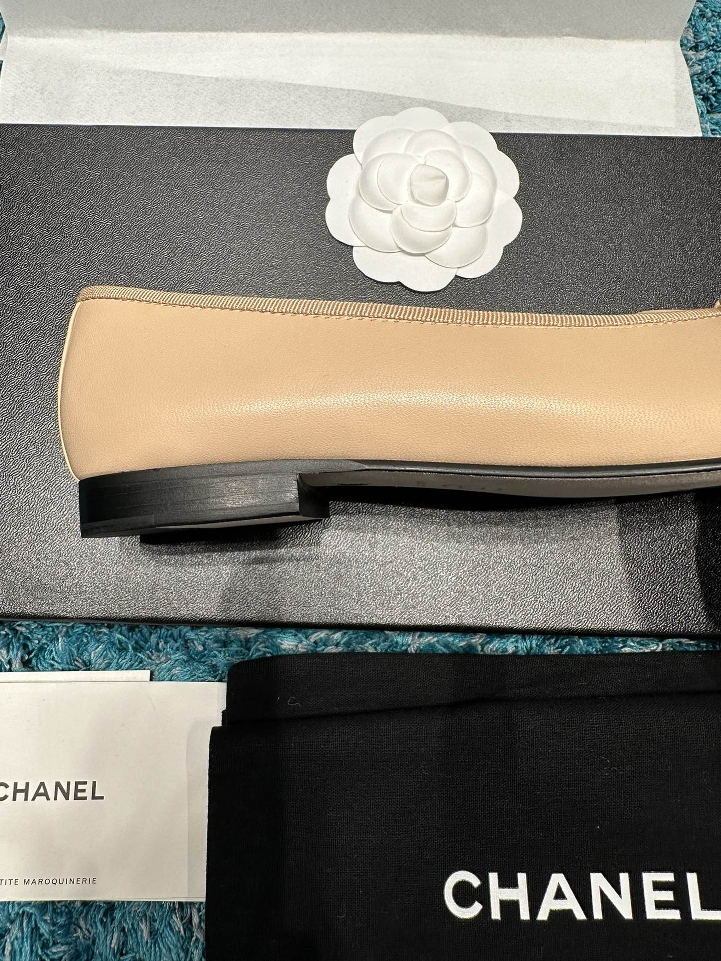 ua Ch*el ballet flats