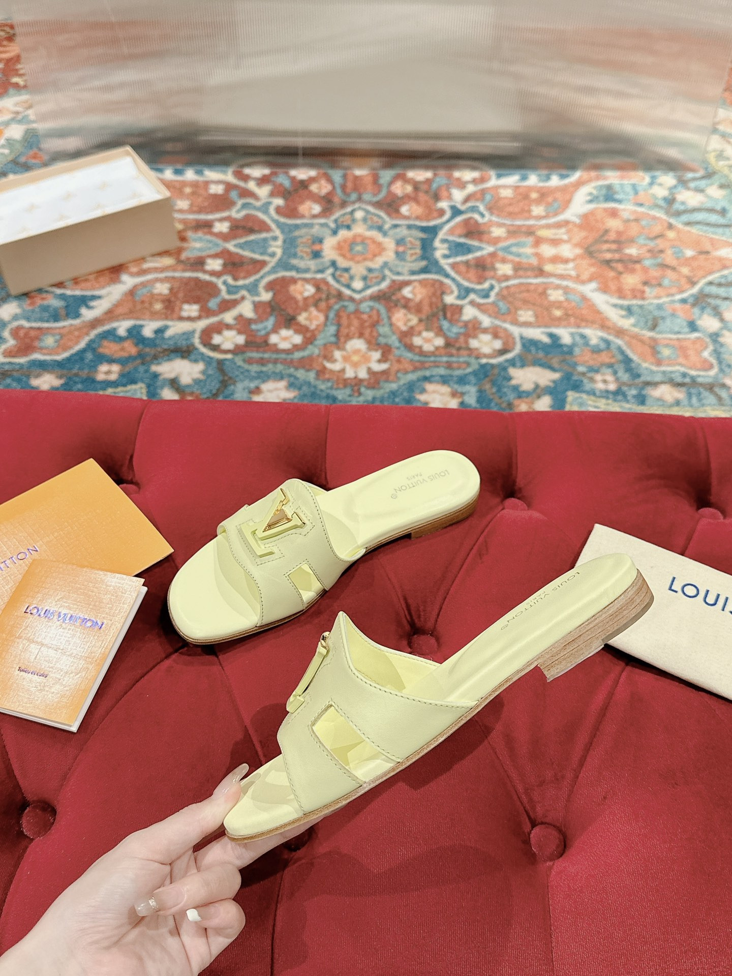UA LV Flat Mule