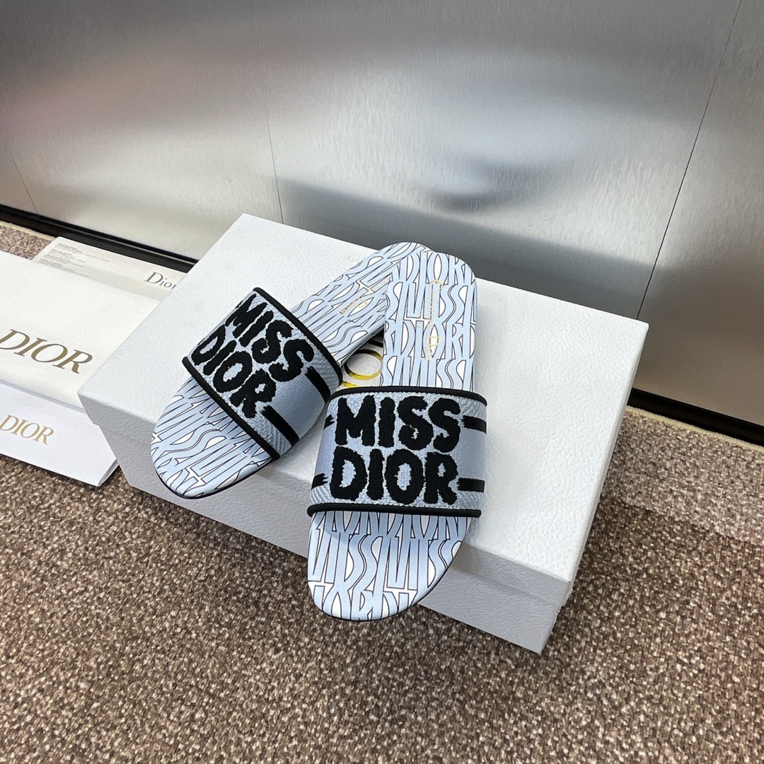 ua D*or dway slide