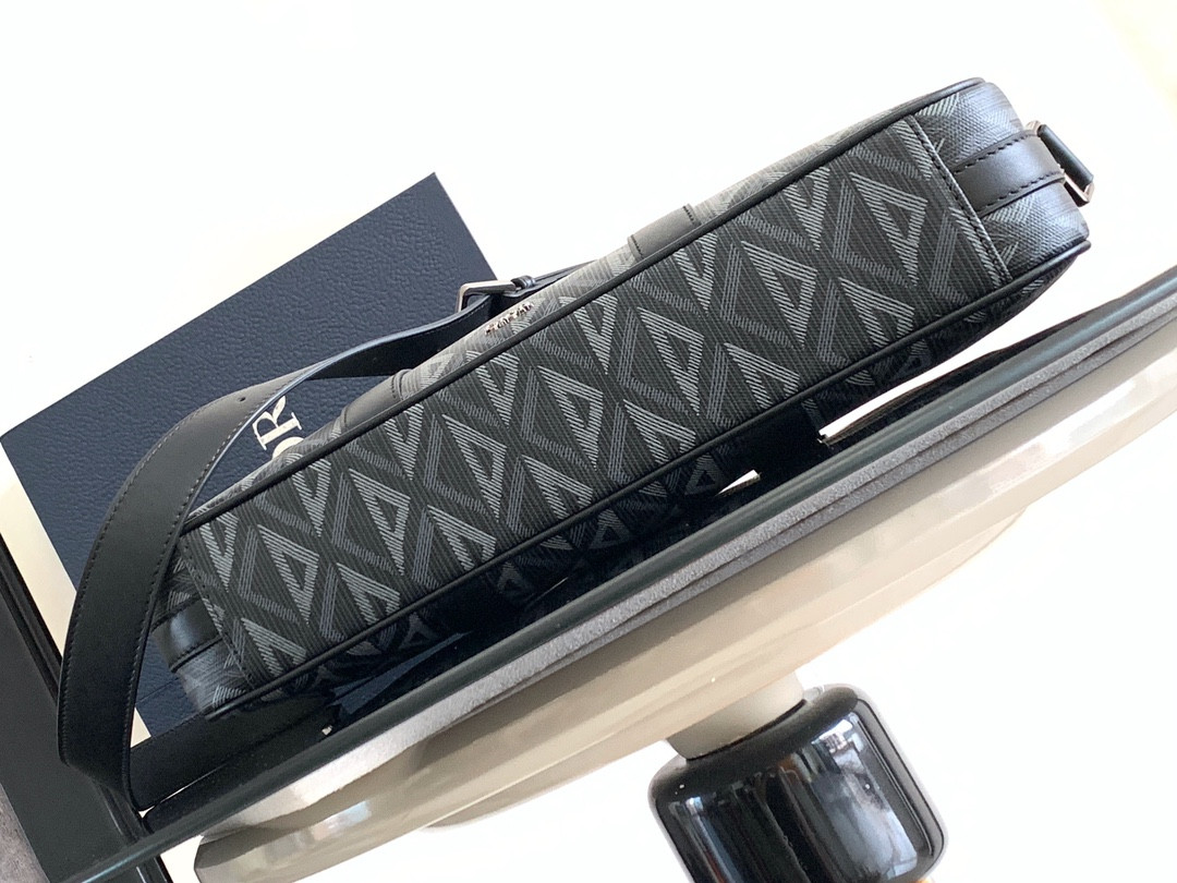 d*or zipped briefcase black cd Di*m*nd canvas and black grained calfskin 37 x 28 x 6 cm