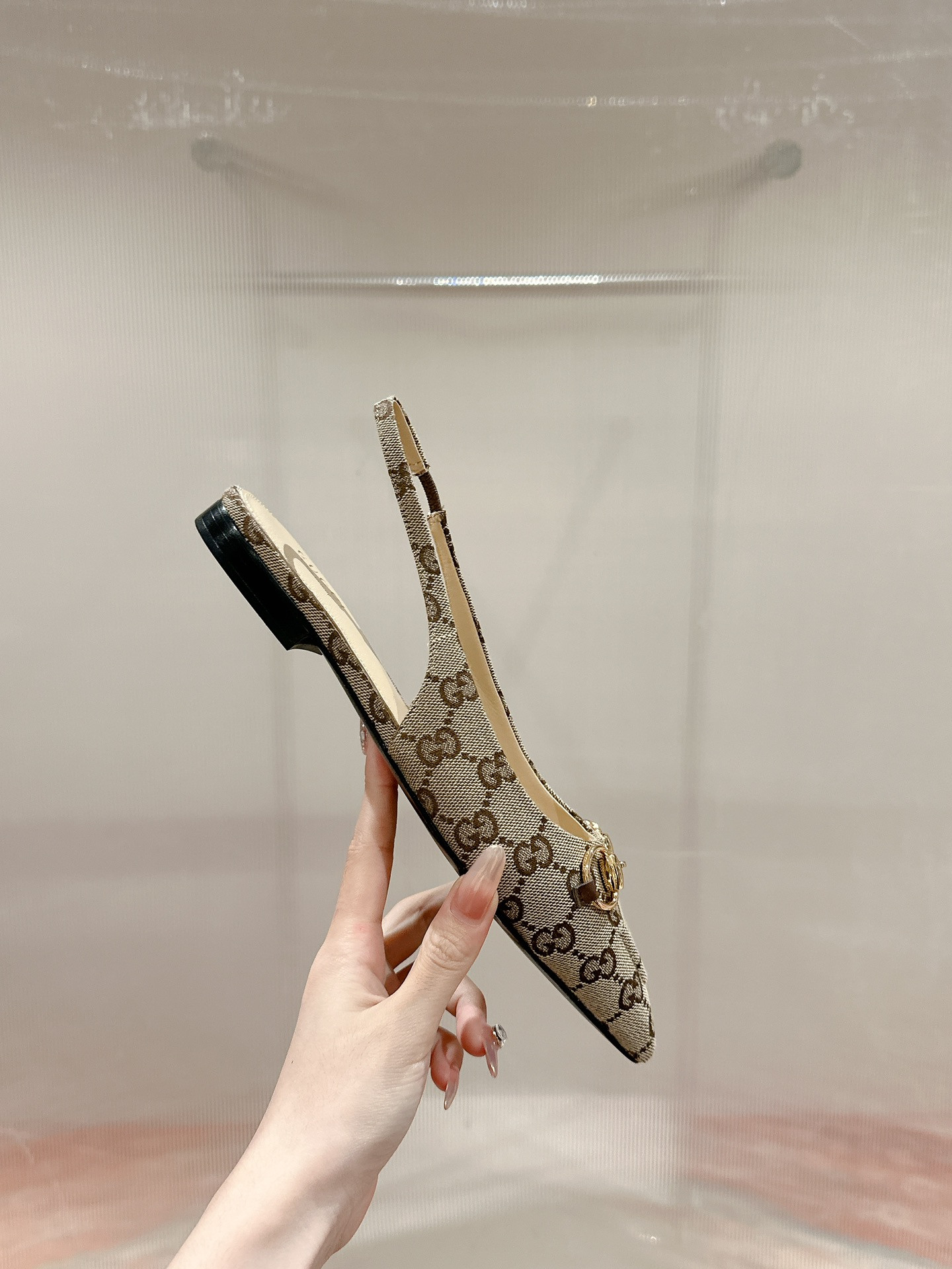 ua G*u*i horsebit slingback flat