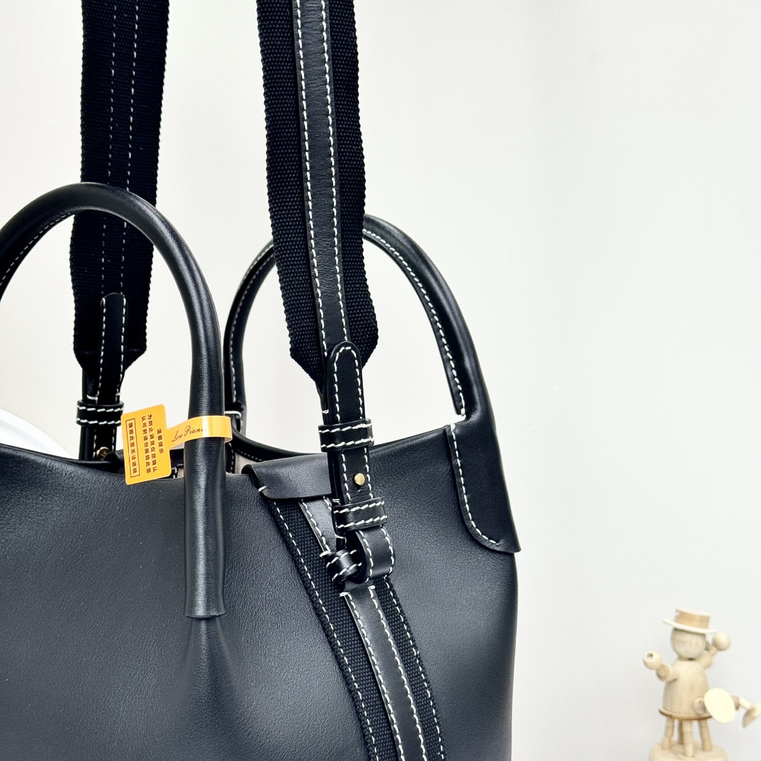 L**o p*ana small bale bag calfskin 17 x 17 x 21 cm