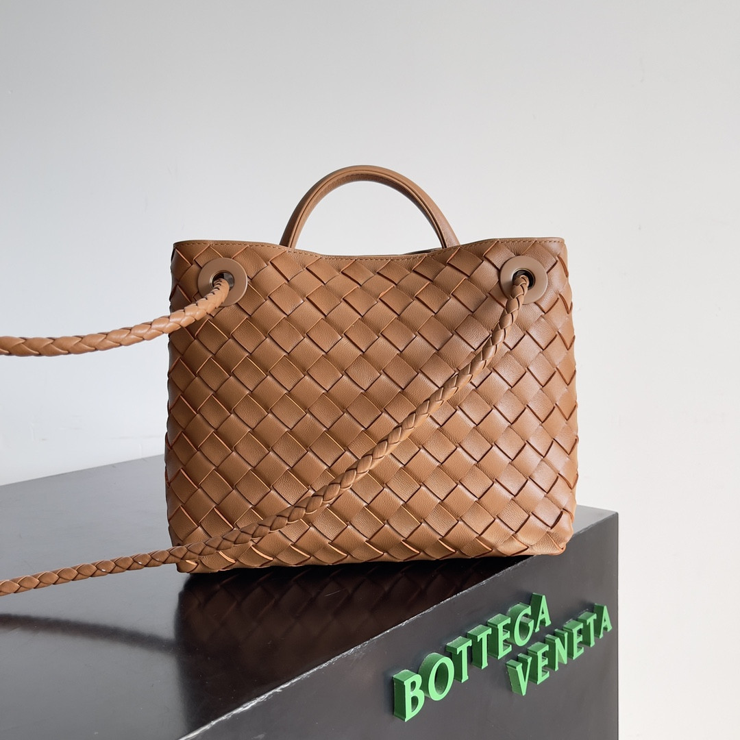 bo*te*ga Ve*ne*ta small andiamo 25x22x10.5cm