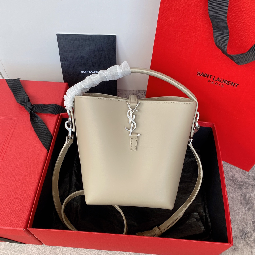 Y*L le 37 small (shiny leather) 17 x 20 x 13 cm