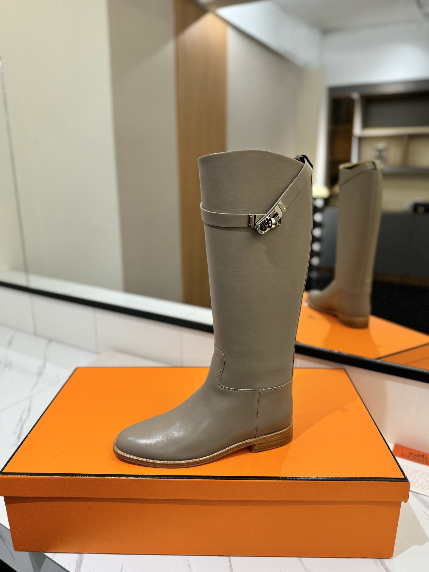 ua H**me5 jumping boots