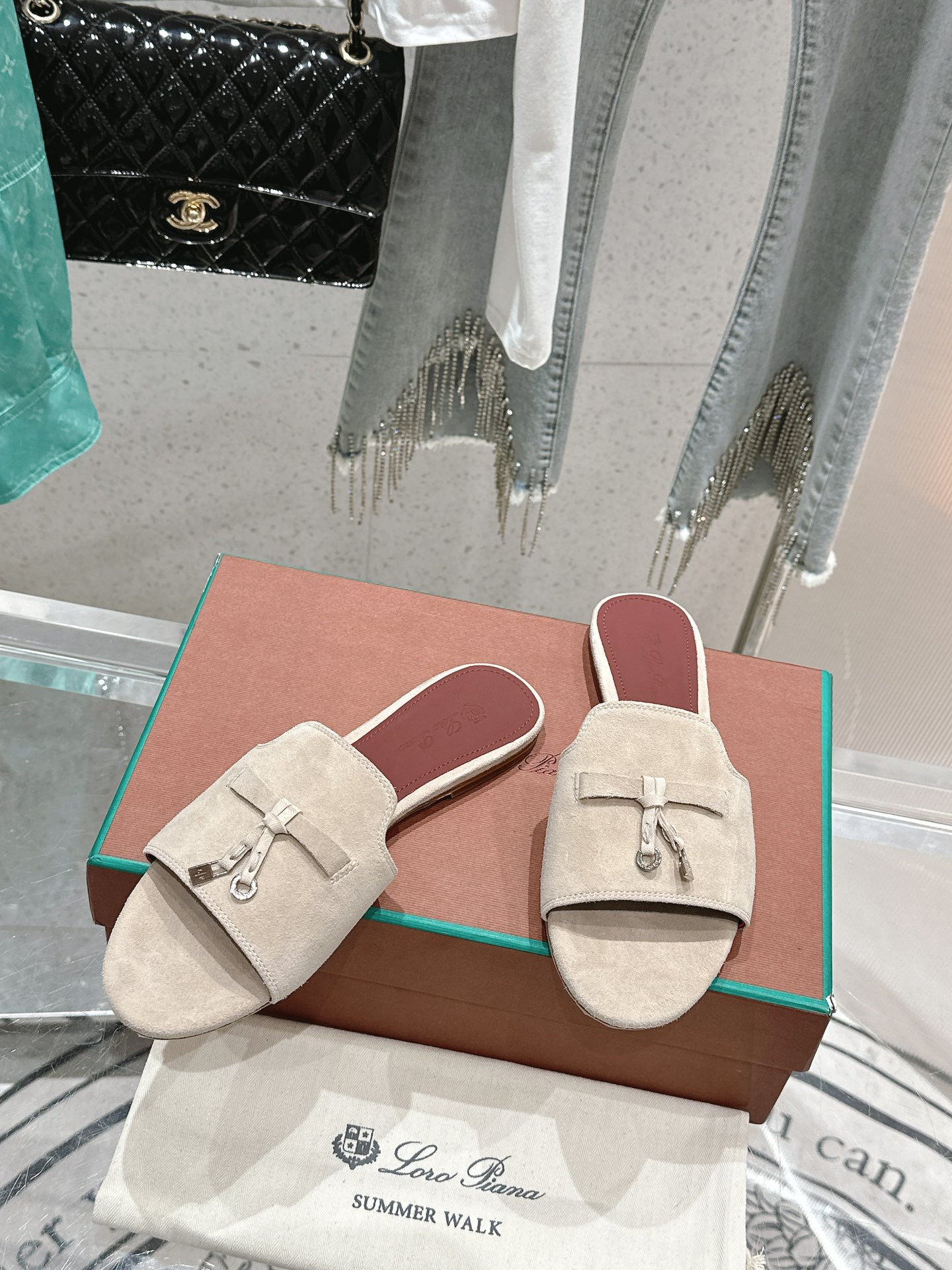 ua L**o p*ana summer charms sandal