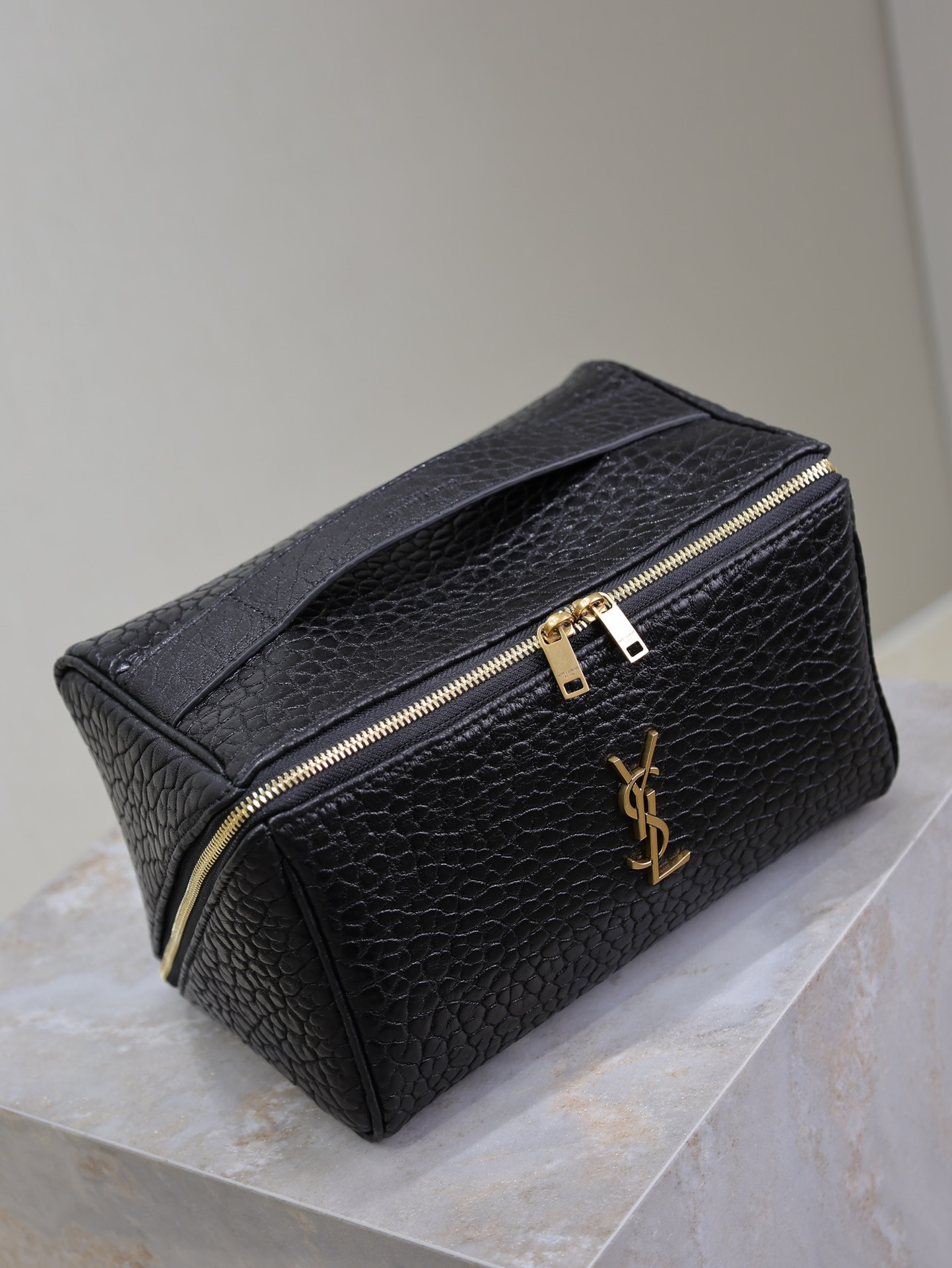 Y*L gaby vanity case in grained leather 21x13x13cm