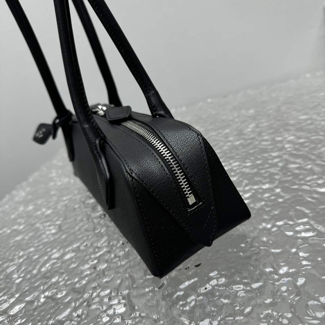 ALAÏA LE TECKEL SMALL BAG 27x9x8cm