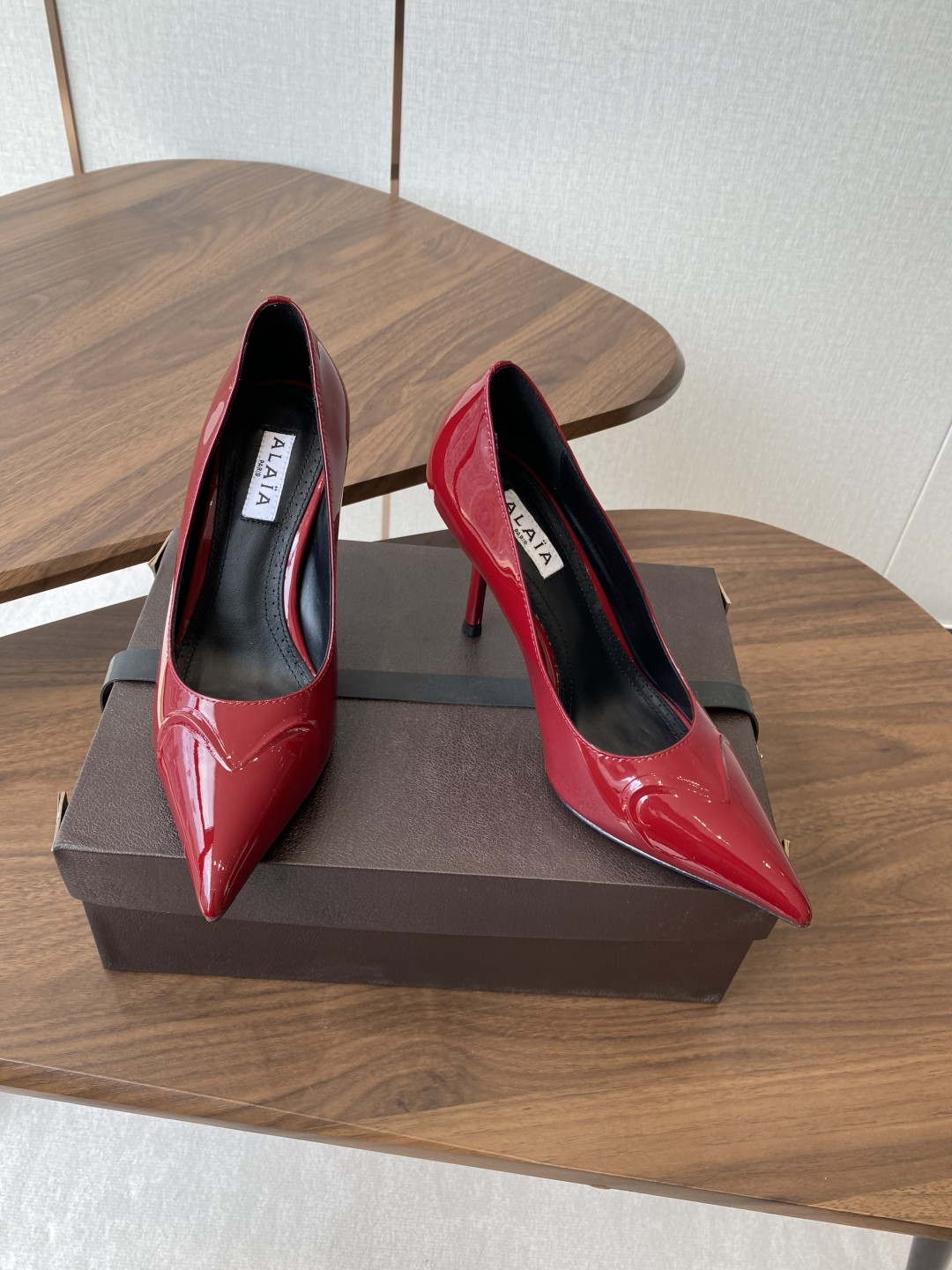UA Alaia Pointy-Toe Pumps 9cm Heel(Customized Size 7-10 days production time)