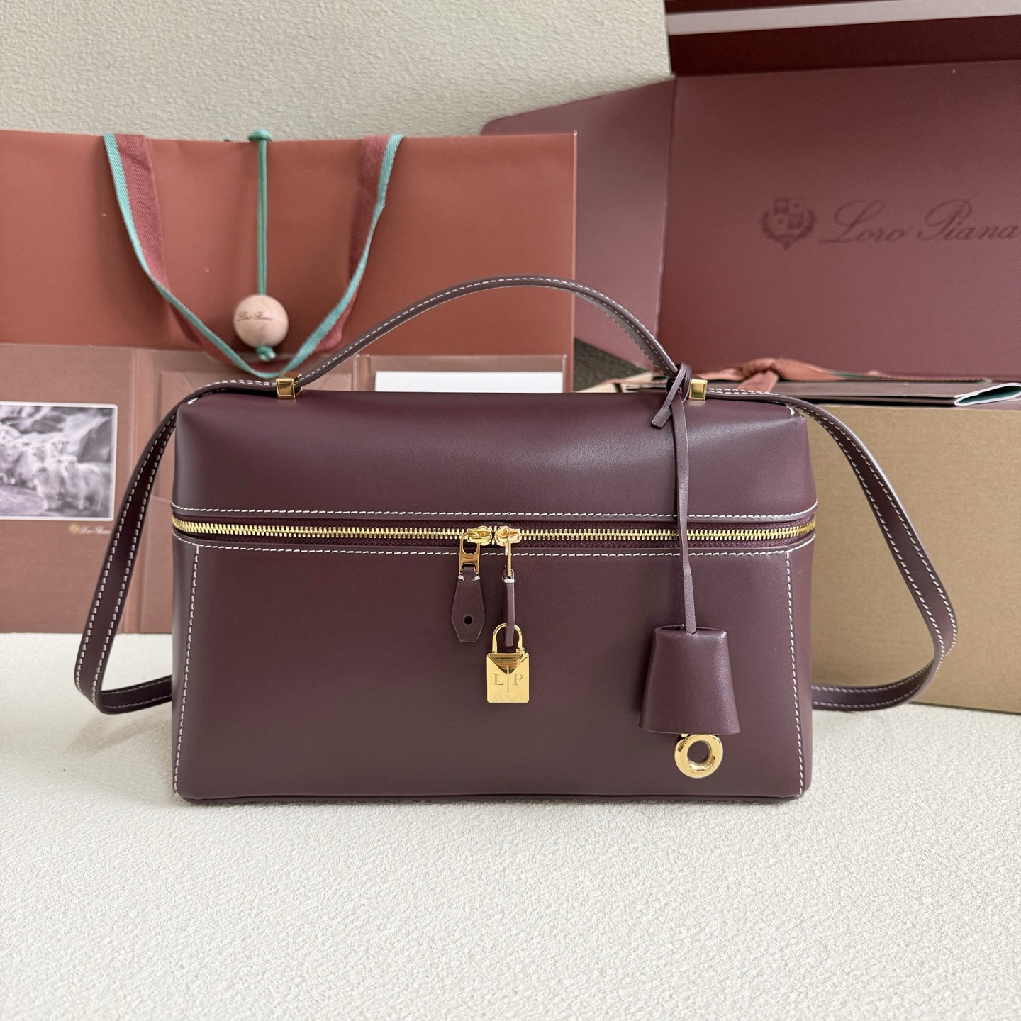 L**o p*ana extra pocket l27 calfskin 16x27x10cm