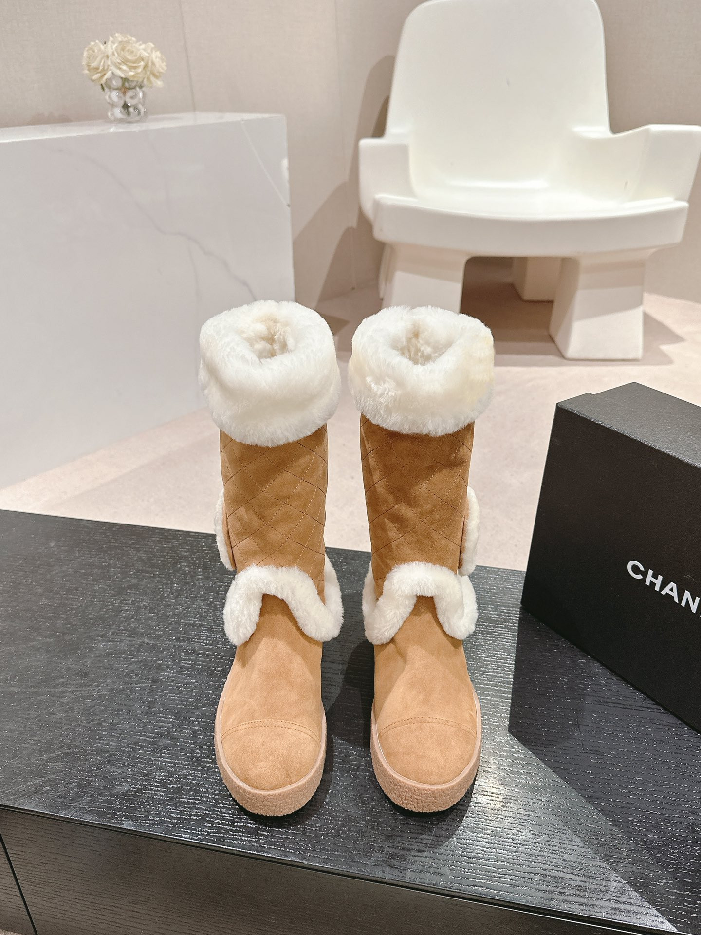 ua Ch*el boots