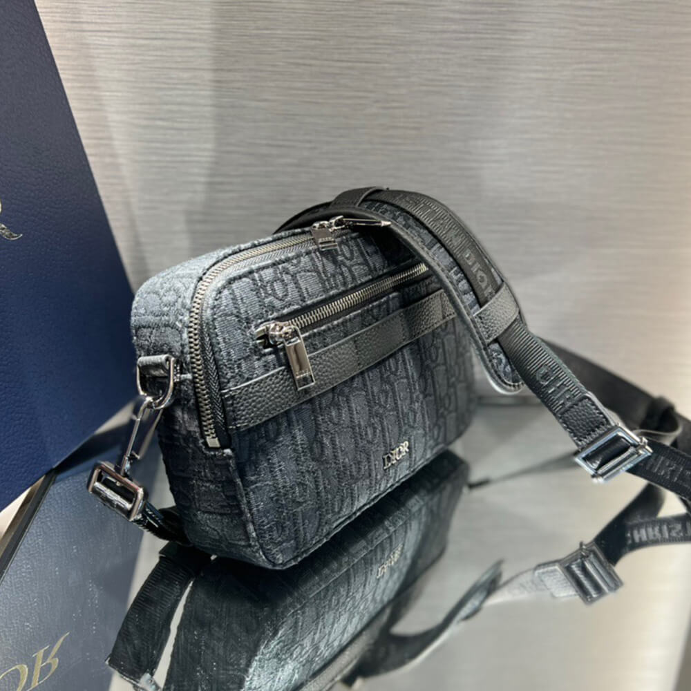 D*or safari messenger bag